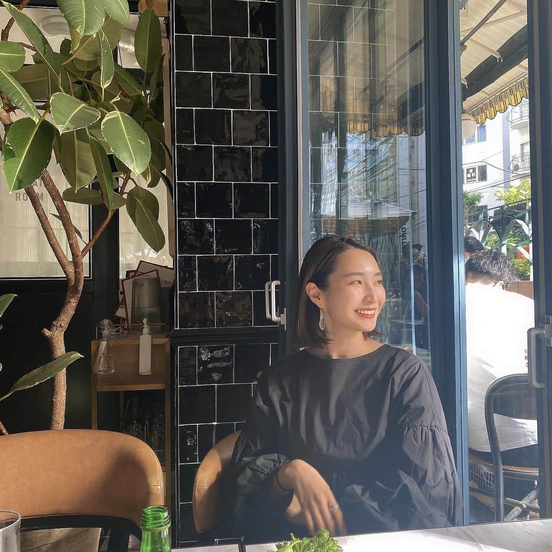 相原百花のインスタグラム：「. ✔️cafe . いまの季節にぴったりカフェ♡ またすぐ行きたい♡ .  #cafegitane#cafe#newyork#interior#interiordesign#cafeinterior#恵比寿カフェ#東京カフェ#黒髪ショート#黒髪ボブ#ショートヘア#ボブ#暗髪ショート#ショート女子#骨格ウェーブ」