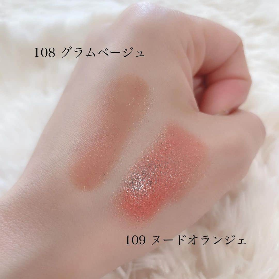 ささき ともみさんのインスタグラム写真 - (ささき ともみInstagram)「・ オペラから夏の限定色が発売💄💄 ・ "色持ちが良くマスクに付きにくい"と話題で マスク生活になってからも 更に人気が高まっているオペラ🥺🤍 ・ そんなみんな大好きオペラから 夏に向けた限定色が発売されますよー❤️ ・ オペラ様よりプレゼントしていただきましたので 一足お先にお試しさせていただいております😍 ・ 【108 グラムベージュ】 ヌーディーなベージュにピンクのピグメントと イエローラメで温かみをプラス。 洒落感に微熱を感じる色っぽさが漂う "グラムなヌードカラー💋" ・ 【109 ヌードオランジェ】 自然な官能を感じるヌードなオレンジに ちらっと光るピンクラメ。 さりげない色気と自然体の可愛さが魅力的な "粘膜カラー💋" ・ どちらも肌馴染みの良いヌーディーカラーで オフィスにもgoodです🤍🤍 ・ グラムベージュは落ち着いたメイクにも映える ちゅるんとしたベージュカラー❤️ ヌードオランジェは大人可愛い色気が漂う 洒落た粘膜系オレンジ🧡 どちらも本当に可愛いです…！！ ・ @opera_cosmetics  5月19日〜限定発売🤍🤍 全国のバラエティショップor イミュ公式オンラインストアにて限定発売✨ ・ 今回も既に人気殺到の予感…🥺 お見逃しなく！ ・ ♡┈┈┈┈┈┈┈┈┈┈┈┈┈┈┈┈┈┈┈┈┈♡  #オペラリップティント#リップティント#ティントリップ#ヌードカラーリップ#オペラ#口紅#赤リップ#リップ#プチプラコスメ#コスメ#限定コスメ#ベージュリップ#オレンジリップ#オフィスメイク」5月8日 17時10分 - tomomi_sasaki_