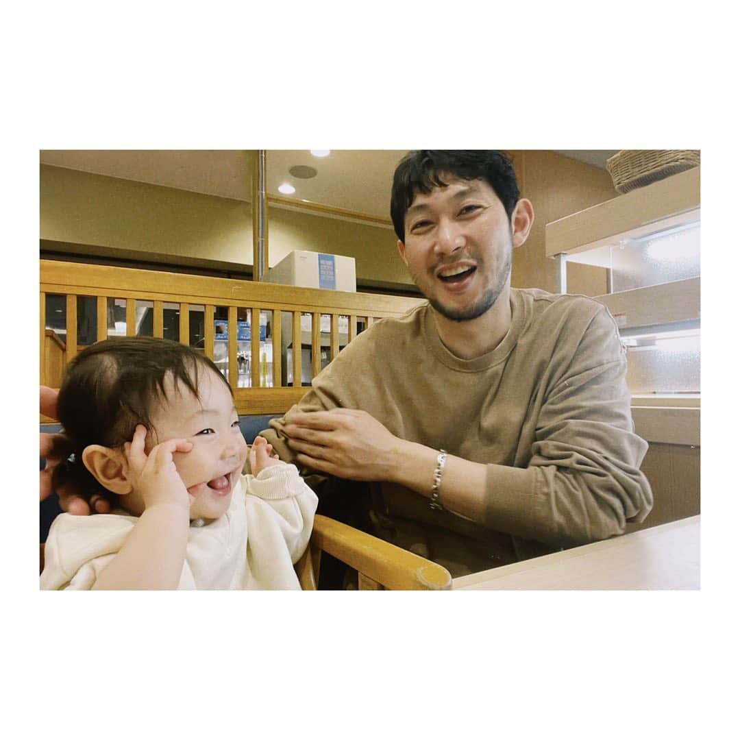 野尻美穂さんのインスタグラム写真 - (野尻美穂Instagram)「もう10ヶ月〜 早いねぇ👧🏻    #ひなたん通信 #babygirl #10months フィルターにも反応出来る様になりました🐮」5月8日 17時23分 - miho_cocoa