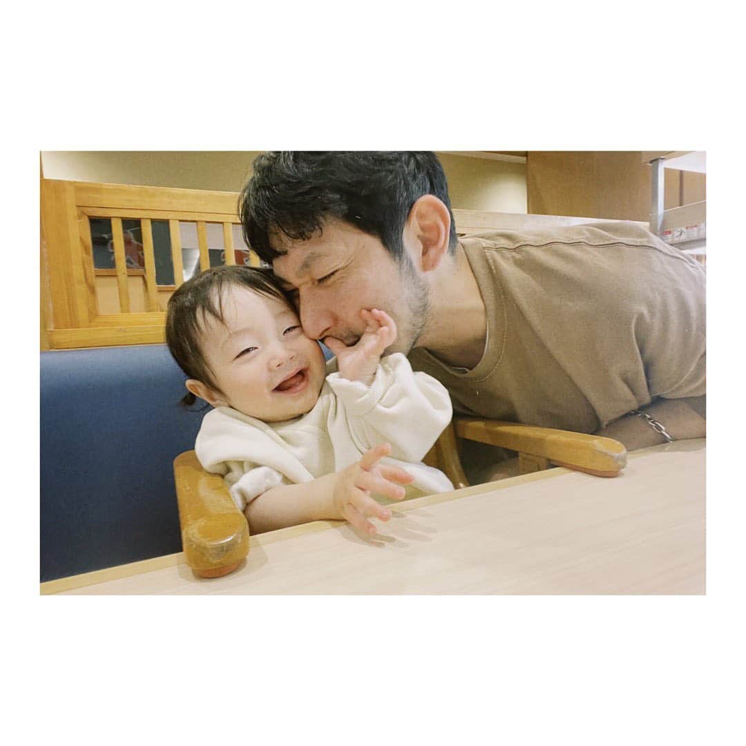 野尻美穂のインスタグラム：「もう10ヶ月〜 早いねぇ👧🏻    #ひなたん通信 #babygirl #10months フィルターにも反応出来る様になりました🐮」