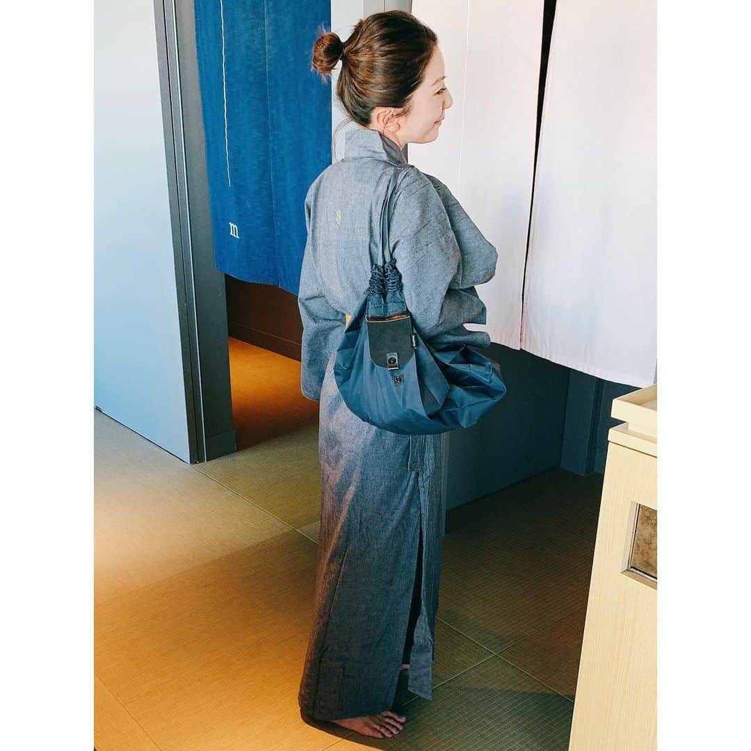 坂田陽子さんのインスタグラム写真 - (坂田陽子Instagram)「本日18時から #レザーシュパット　 QVCにて生放送でご紹介させて頂きます😆 ・ 旅行や温泉にも♨️ お仕事帰りのお買い物にも。 ワンコのお散歩にも🐕‍🦺 ・ バッグのお供に😆 サッと取り出して パッと広げて 荷物も入れやすい。 使い終わったらシュパッと畳んでくるくる、パチンであっという間に元通りコンパクト。 レザー使いでオシャレな #レザーシュパット 肩がけできるから便利で様々なシーンで使えます😆😆！ ・ #みてね」5月8日 17時29分 - yokosakata