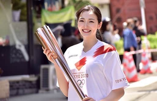 野口真未のインスタグラム：「・ ・ 東京2020 オリンピック 聖火リレー  私は  大好きな阿蘇から 聖火と希望をつなぎました✨  とっても気持ちよく走ることができて　 最高に楽しかったです✨  聖火リレー関係者の皆さん 沿道から ライブ配信から 応援してくださった皆さん  ありがとうございました😊  当日のライブ配信がNHKのストリーミングサイトに残っているので、ぜひご覧いただけると嬉しいです https://sports.nhk.or.jp/olympic/torch/index.html  #みんなの聖火リレー #聖火リレー #東京2020」