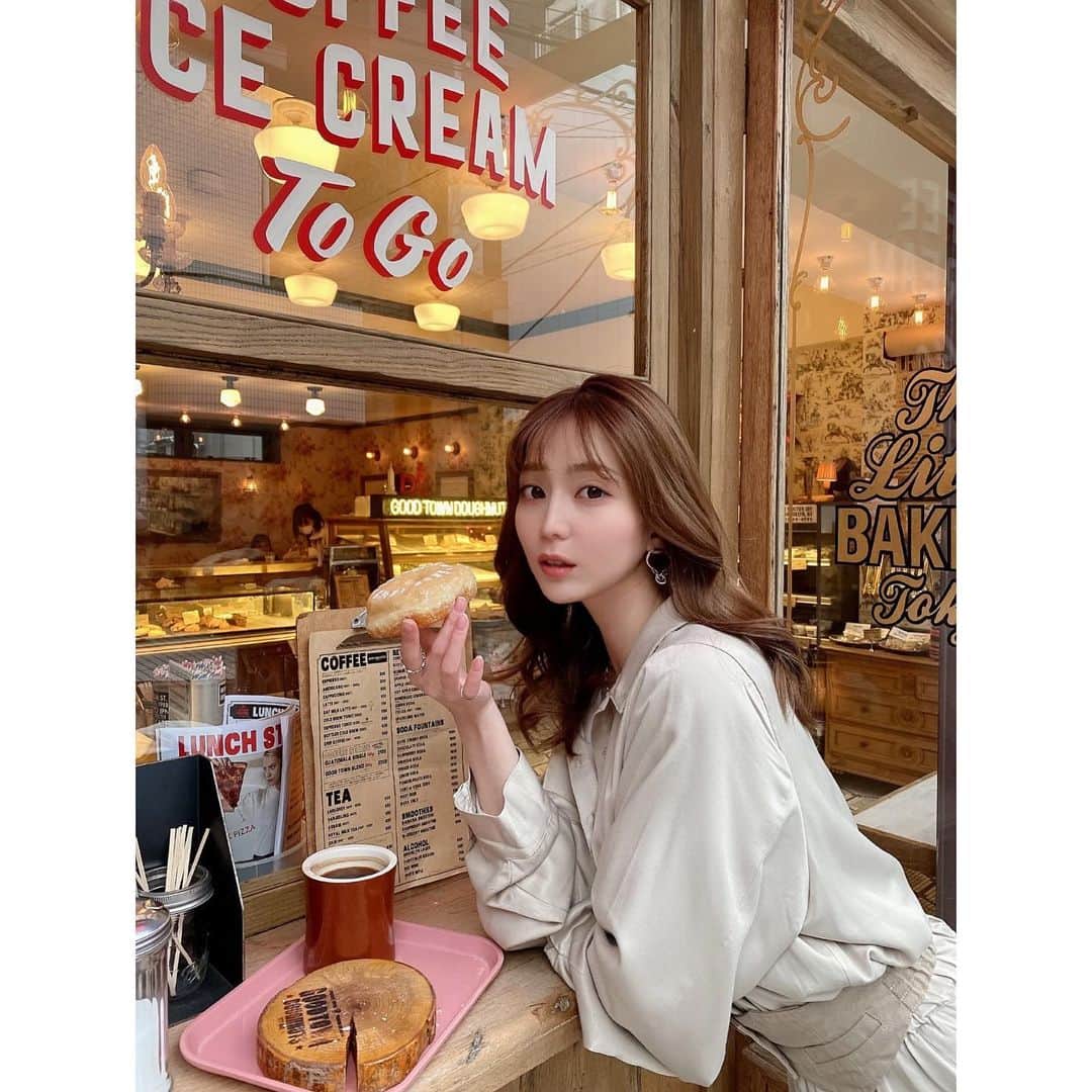 堀尾実咲のインスタグラム：「@thelittlebakerytokyo 🍩❤️  #thelittlebakerytokyo #goodtowndoughnuts #doughnuts #bakery #cafe #cafestagram #tokyocafe #shibuya #omotesando #harajuku #aoyama #ザリトルベーカリートーキョー #グッドタウンドーナツ #ベーカリー #ドーナツ #フルーツサンド #東京カフェ #表参道カフェ #原宿カフェ #渋谷カフェ #青山カフェ #原宿ドーナツ #カフェ巡り #カフェスタグラム #カフェ部 #darich #darichコーデ #ダーリッチ #ダーリッチコーデ #過去pic」