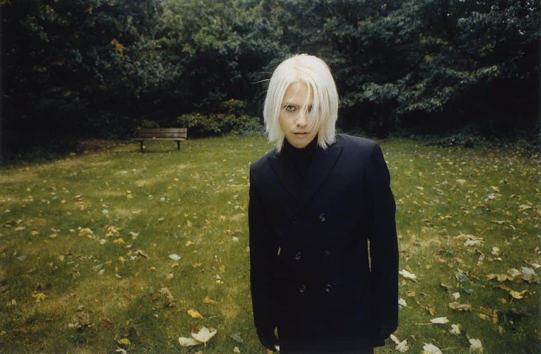 Hydeのインスタグラム：「At Hever Castle & Gardens in LONDON, 2001  #HYDE #ROENTGEN2021 #london #hevercastle」