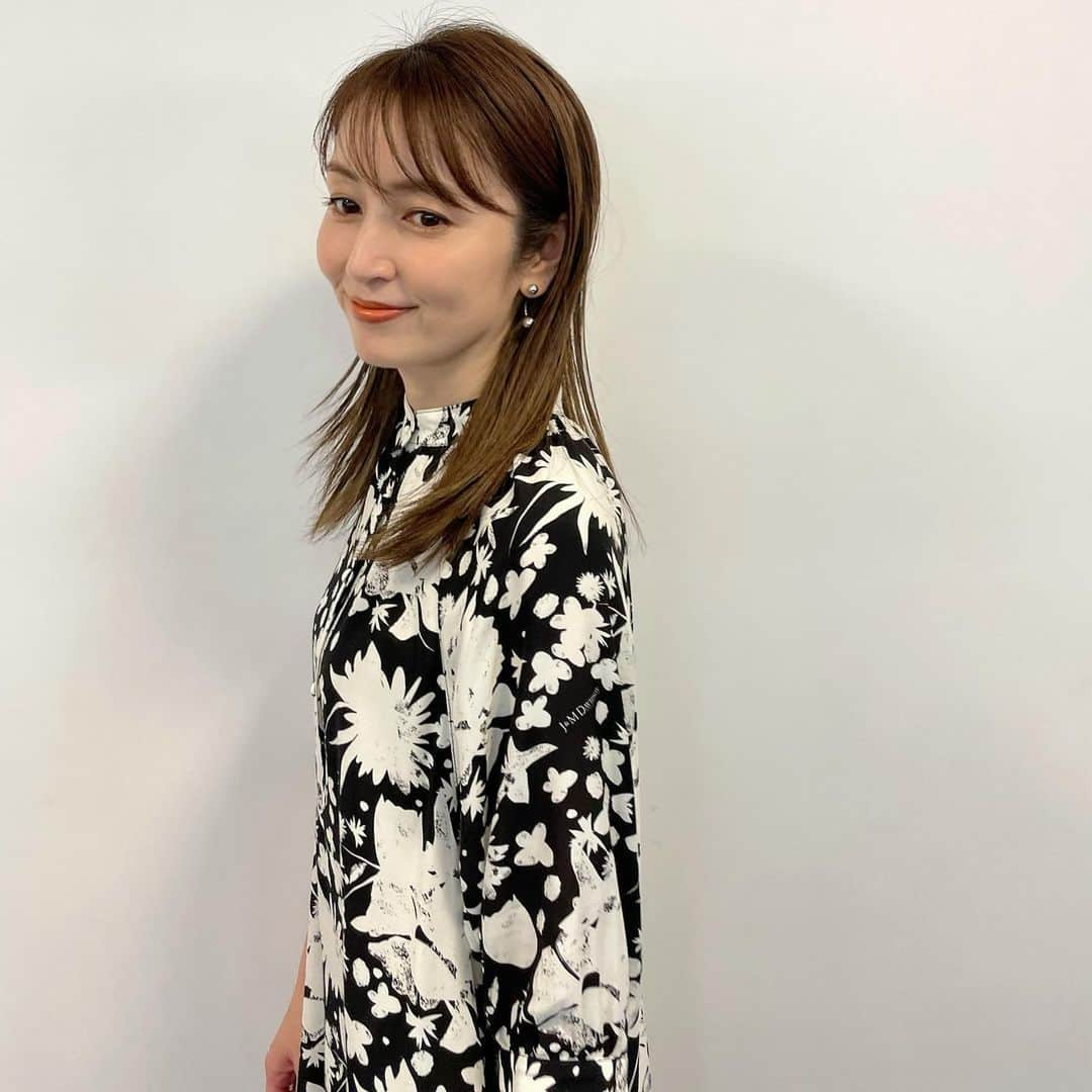 矢田亜希子さんのインスタグラム写真 - (矢田亜希子Instagram)「【オンエア】 2021年5月10日(月)20：00〜22：00 TBS『クイズ！THE違和感』 #tbs#クイズ違和感 衣装は @jandmdavidson」5月8日 20時42分 - akiko_yada