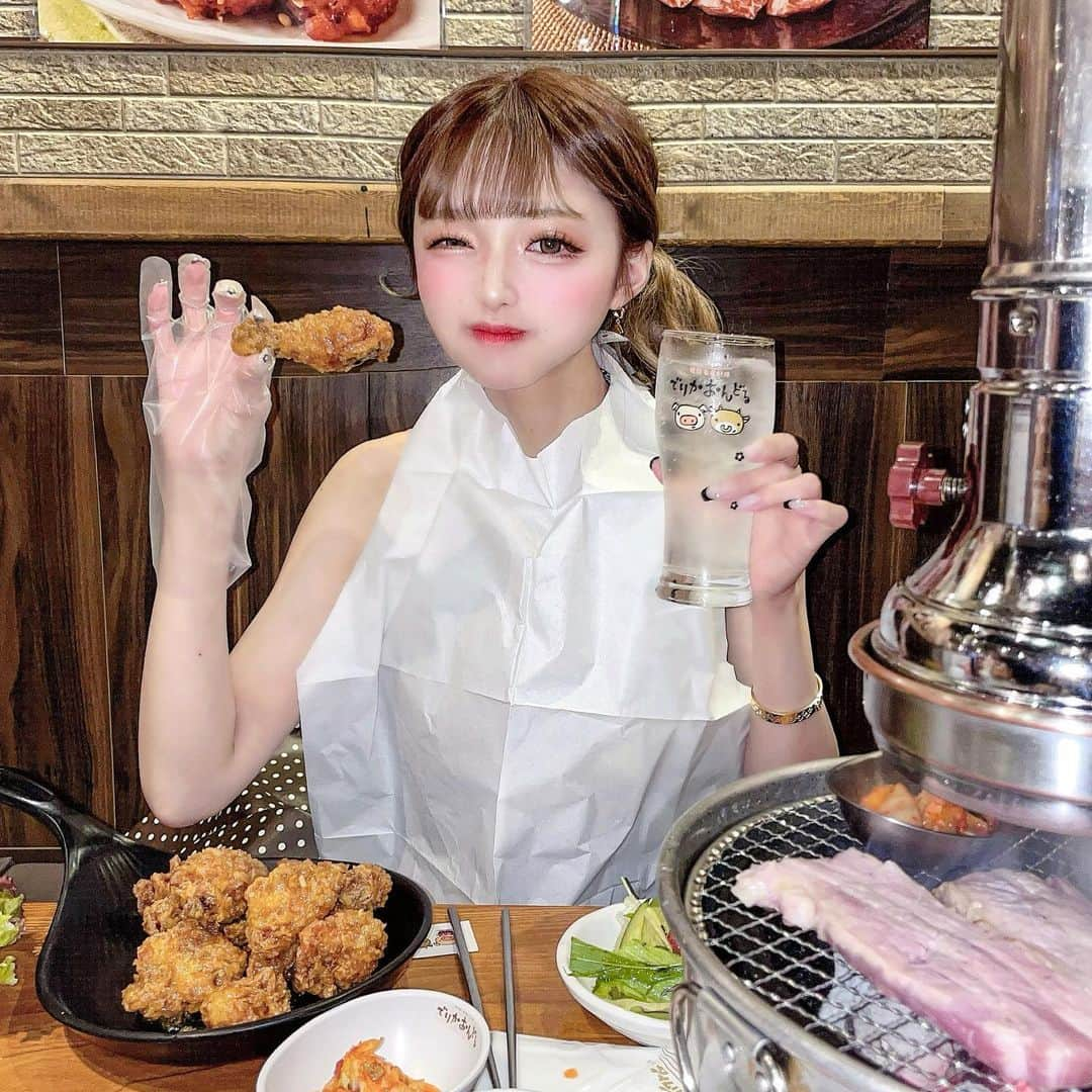 あやちゃんさんのインスタグラム写真 - (あやちゃんInstagram)「韓国料理ってうんめー😝 でりかおんどるしか勝たんのよ🐷 推し事も出来たし満足🖤 今日はもぐもぐグラム😋 #でりかおんどる  #新大久保グルメ #新大久保 #新大久保ランチ #新大久保カフェ #新大久保チキン #新大久保食べ歩き #新大久保チキン #新大久保ディナー  #韓国料理 #チキン #フライドチキン #ヤンニョムチキン #サムギョプサル #韓国コーデ #韓国カフェ #新宿グルメ #新宿カフェ #新宿ランチ #新宿ディナー #東京グルメ #食べ物グラム #韓国ヘア」5月8日 20時44分 - aya.you.love.r