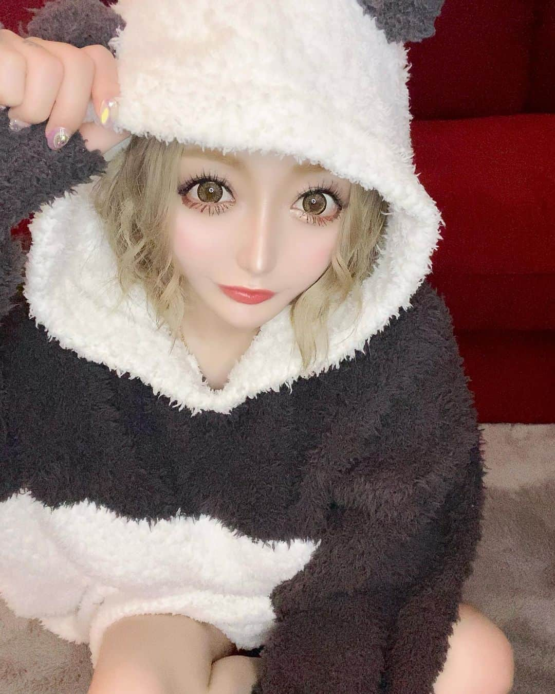 せリかまちょ（奥脇晴梨夏）さんのインスタグラム写真 - (せリかまちょ（奥脇晴梨夏）Instagram)「長めのGW休みを経て、今日から またせりちゃん歌舞伎町降臨してるので 毎日可愛い下さい ・ ・ #歌舞伎町 #キャバクラ #キャバ嬢 #リュアーグ #本日 #出勤 #gelatopique #ジェラピケ #パンダ #せりかまちょ #よいちょまる #金髪ショート」5月8日 20時54分 - serikama_cho