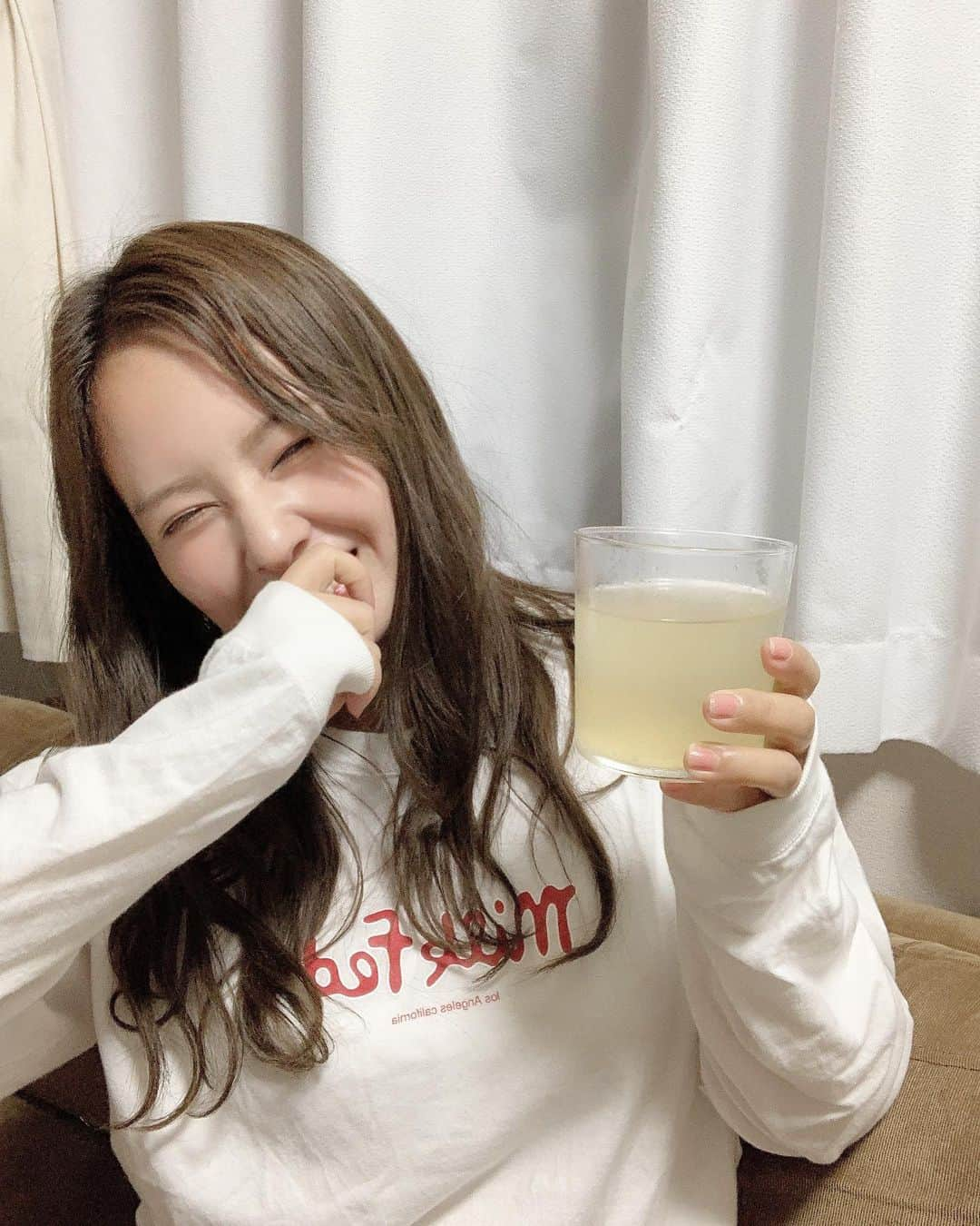 山田菜々さんのインスタグラム写真 - (山田菜々Instagram)「#PR ...............  普段から好きで飲んでる美酢（ミチョ）♡ @micho.jp_official 一緒手軽にビューティーチャージしませんか〜☺️♡  お酢は健康に繋がると思ってお料理をするようになって、だんだん好きになりました☺︎美酢は炭酸水で割るのが好きで美味しく飲めるのがなにより好きなところ...！  100%の果実発酵のお酢から作られてて、他にもお水とか牛乳でも美味しいらしいので今度試してみます🥛  #美酢 #ビューティーチャージ #ミチョ #ビューティービネガー #果実酢 #フルーツ酢」5月8日 21時01分 - tannana.yamada