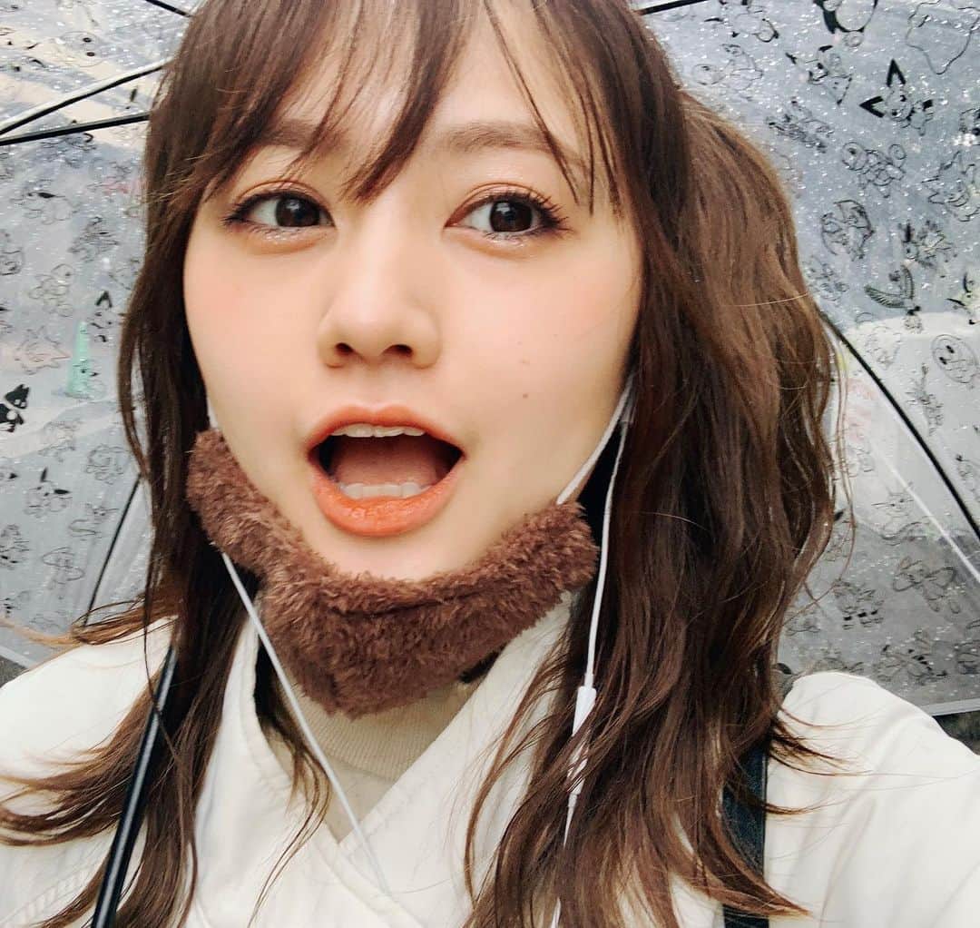 のインスタグラム：「すこしまえの雨の日☔️ このポケモンの傘(めっちゃ使った)がついに寿命を迎えたから今はマリオの傘つかってる🌂」