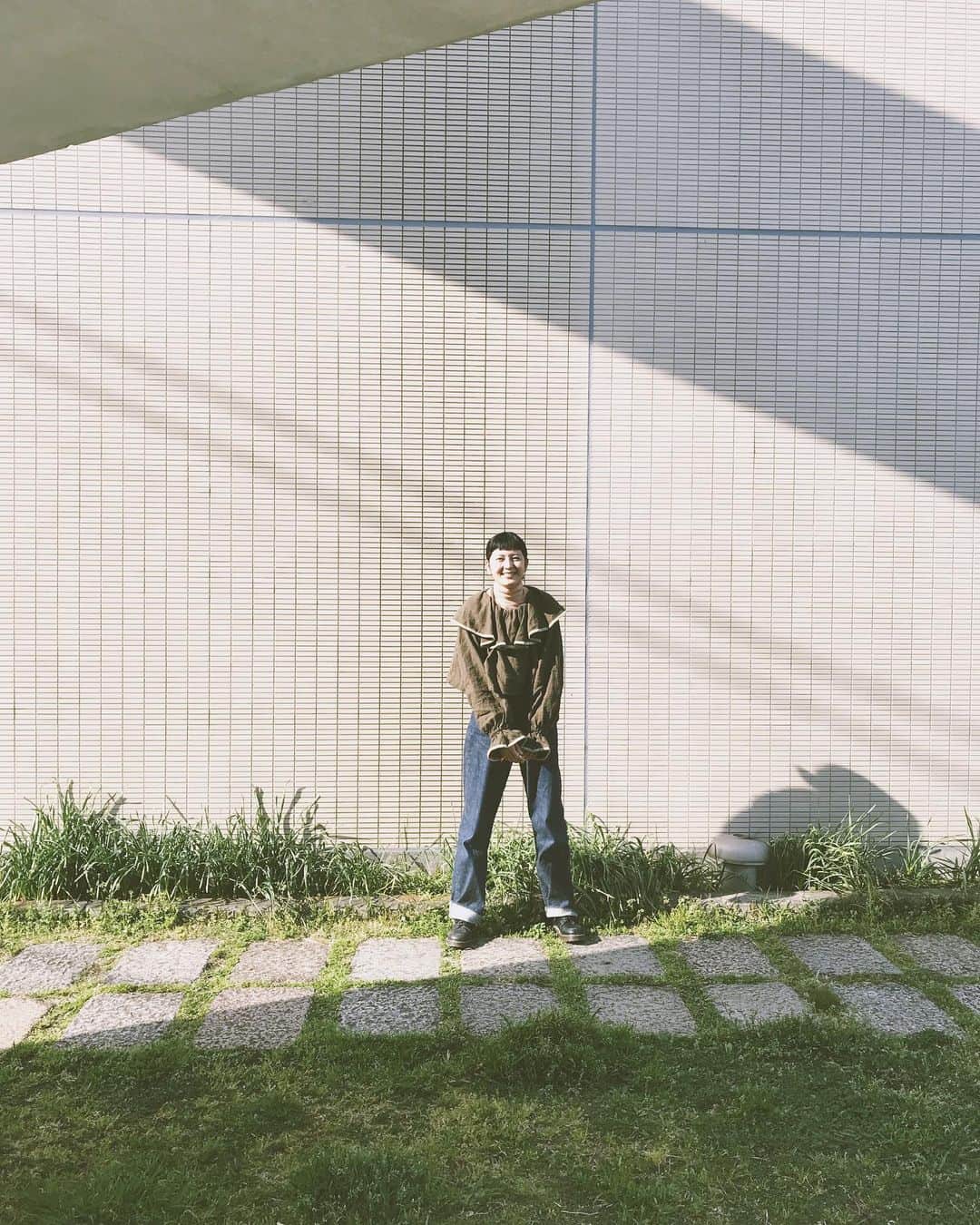 のインスタグラム：「先日、プロジェクトのアカウントのほうでお知らせしましたが、jiccaは3月をもって終了することになりました。 携わってくださったスタッフのみなさま、助けてくれた友人たち、モデルを務めてくれたキッズたち👭🍌、そして遠距離ながら共にものづくりに尽力してくれたなみちゃんには感謝しかありません！ . . そしてそして！購入してくださったみなさま、本当にありがとうございました！想いを込めてお届けしたjiccaのアイテムが、末長く愛されることを願っております！気にかけてくださったみなさまも、本当にありがとうございました😌✨ . . . jiccaは終了になりますが、また何かワクワクするものを、ふわりとマイペースにお届けできたらなと考えていますので、そのときはよろしくお願いします😌✨🎁」