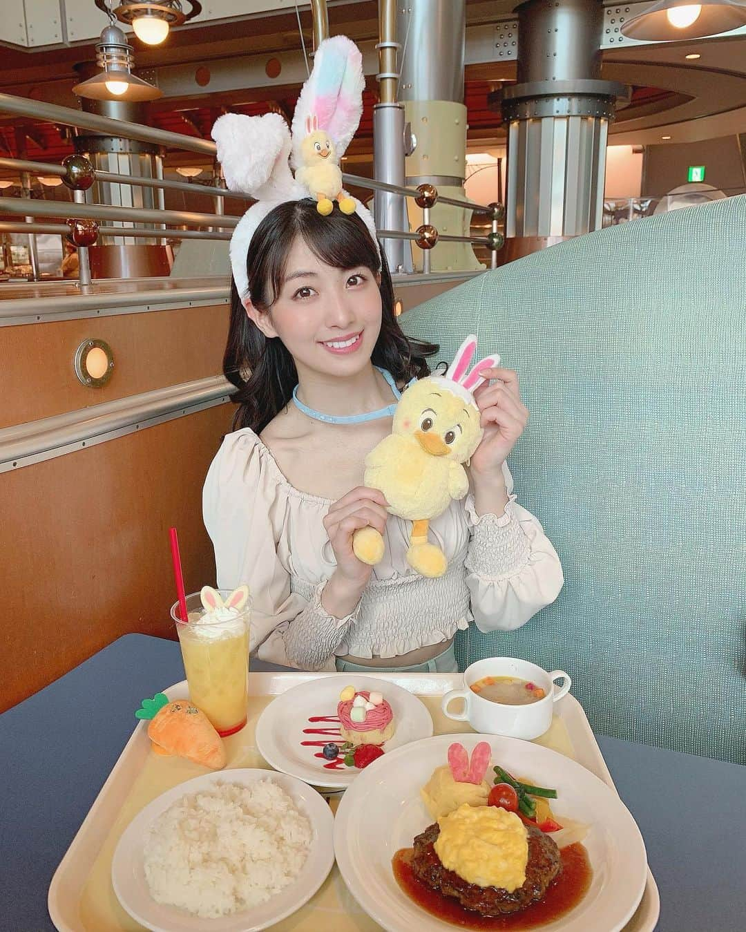 関根ささらさんのインスタグラム写真 - (関根ささらInstagram)「うさぴよ🐰🐥💐 . . #東京ディズニーシー の #ホライズンベイレストラン の #うさぴよ メニュー🍽🍳💗 . . #うさみみ カチューシャは去年のイースターのグッズなのですが、コロナで休園していてパーク内で着けることができなかったので今年やっと使えました🐇🌈レインボー可愛い！♡ . . うさぴよかわいいなぁ〜〜〜〜！！！🥺💗 . . #tokyodisneysea #tds #tokyodisney #disneysea #tokyodisneyresort #disneyfood #usapiyo #disneyeaster #eastereggs #easterbunny #easter2021 #東京ディズニーシー #東京ディズニーリゾート #ディズニー #ディズニーシー #ディズニーフード #ディズニーイースター #うさピヨ #ディズニーランチ #lunch #disneyphotography #disneygram #ディズニーグラム」5月8日 21時39分 - sasarasekine