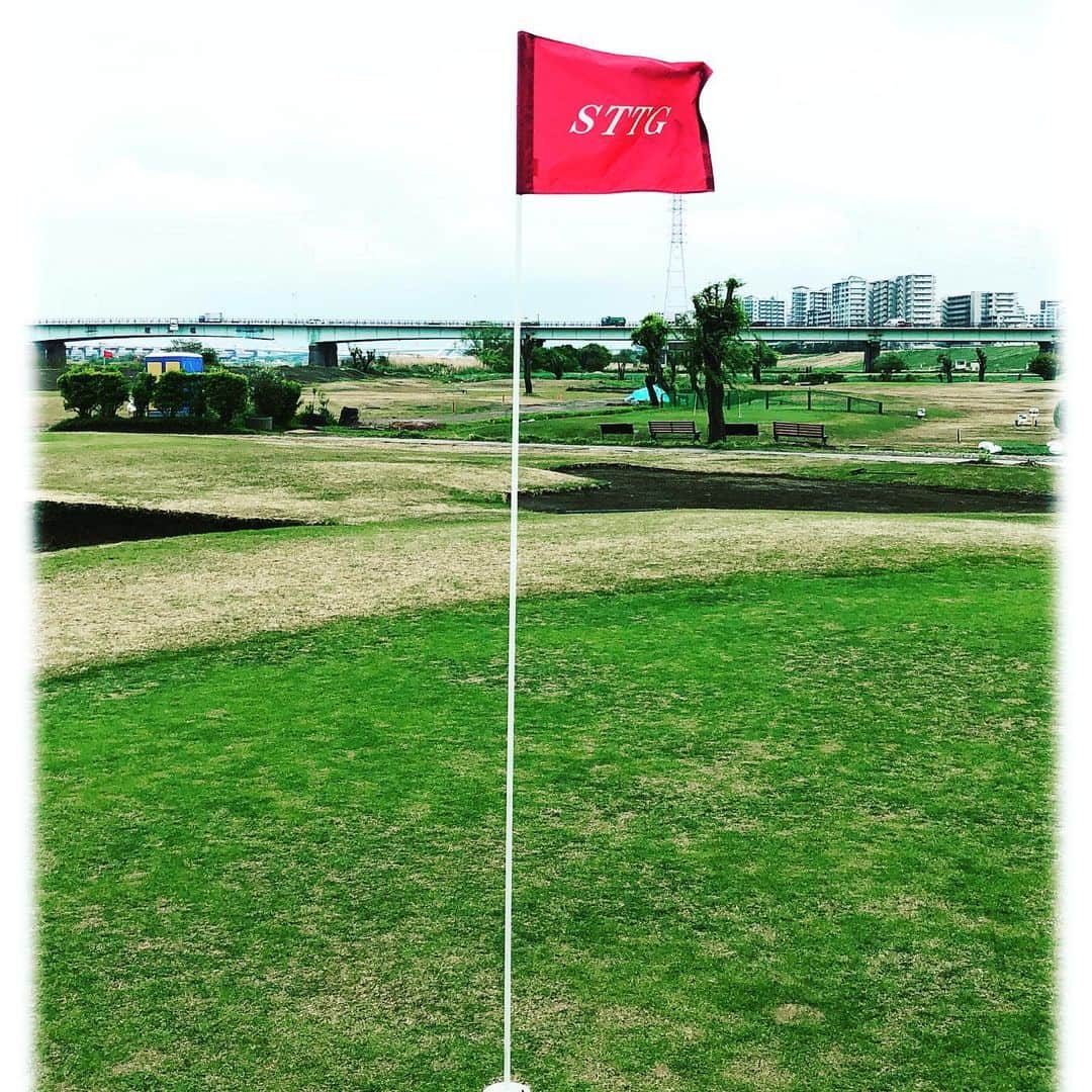 ホトゴルフ（蛍原徹）さんのインスタグラム写真 - (ホトゴルフ（蛍原徹）Instagram)「今回撮影でお世話になった新東京都民ゴルフ場。鹿浜橋インターから、約5分。河川敷ゴルフ発祥の地と言われています。ショートゲームの練習にぴったりです。  #ゴルフ好きと繋がりたい  #ホトゴルフ #ごるふ男子 #ごるふ女子 #河川敷ゴルフ #新東京都民ゴルフ場」5月8日 22時00分 - hotogolf