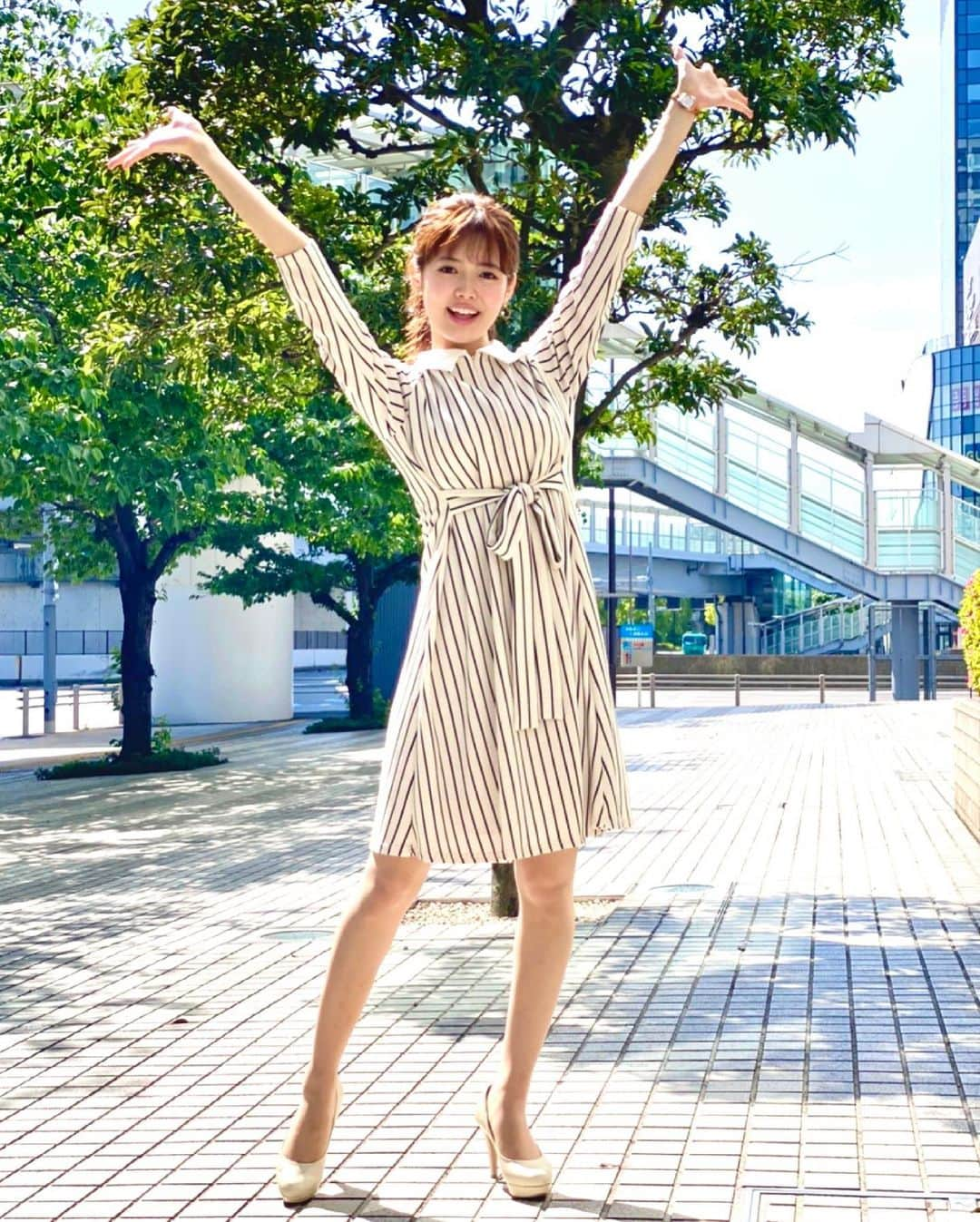 谷尻萌さんのインスタグラム写真 - (谷尻萌Instagram)「こんばんは♪ 萌やで😍 今日もお疲れさん✨  今日はどんな一日でした？☺️ 黄砂が飛んできて大変ですよね🥲 私は、お肌が弱いので今日はお洗濯物は外干ししーひんかったよん👌 お車にもうっすら積もってしまっているかもしれんなあ😭🚗  明日も気温上昇するから急な暑さにきーつけて過ごしてな☺️水分補給しっかりしてや♥️  今日のインスタライブですが、音声トラブルで何度も繋ぎなおしてごめんなさい🙏 来週はちゃんと繋げるようにしておきます🌸💕  ほなおやすみ💤 いい夢見てね〜💐」5月8日 22時38分 - tanijiri_moe