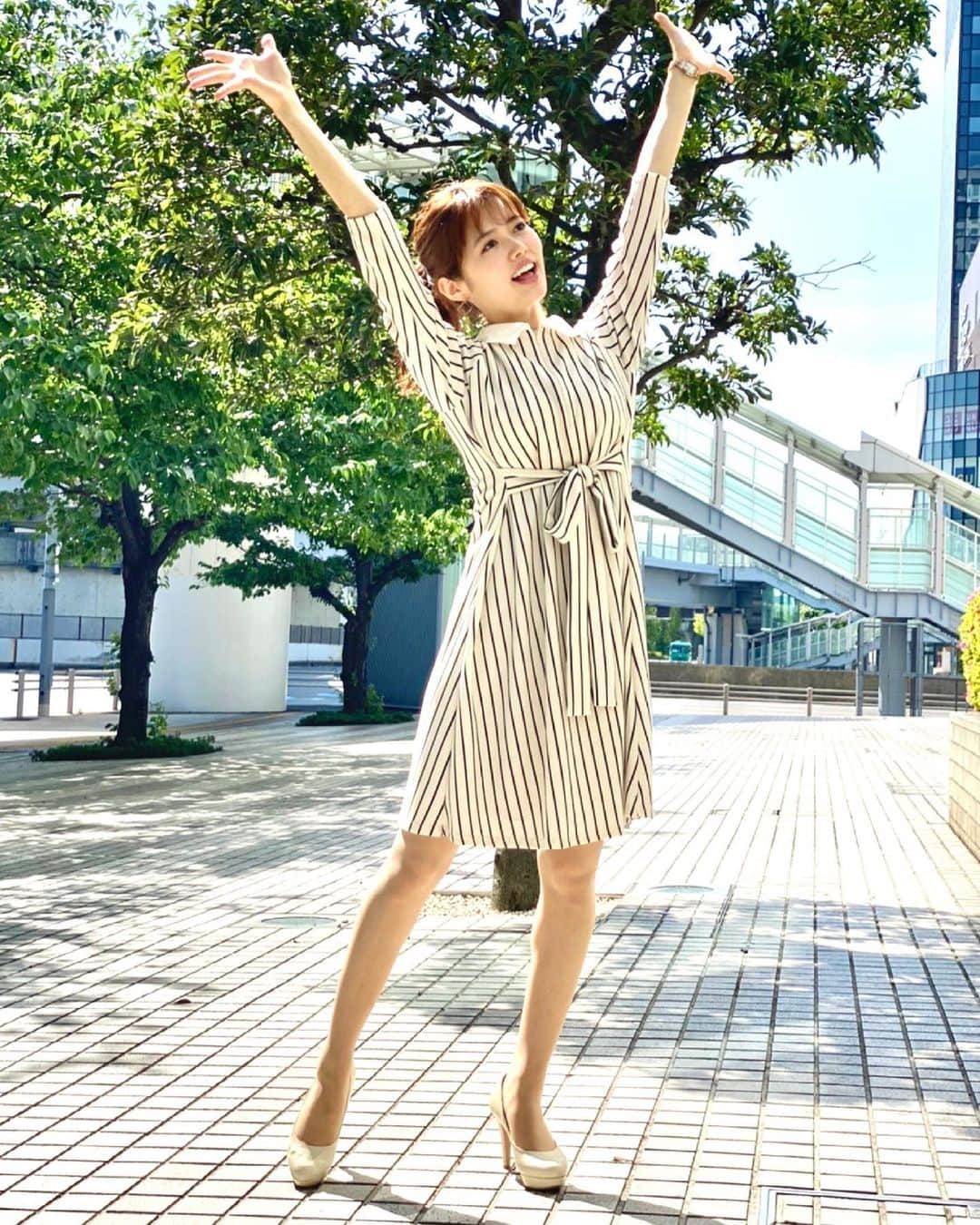 谷尻萌さんのインスタグラム写真 - (谷尻萌Instagram)「こんばんは♪ 萌やで😍 今日もお疲れさん✨  今日はどんな一日でした？☺️ 黄砂が飛んできて大変ですよね🥲 私は、お肌が弱いので今日はお洗濯物は外干ししーひんかったよん👌 お車にもうっすら積もってしまっているかもしれんなあ😭🚗  明日も気温上昇するから急な暑さにきーつけて過ごしてな☺️水分補給しっかりしてや♥️  今日のインスタライブですが、音声トラブルで何度も繋ぎなおしてごめんなさい🙏 来週はちゃんと繋げるようにしておきます🌸💕  ほなおやすみ💤 いい夢見てね〜💐」5月8日 22時38分 - tanijiri_moe