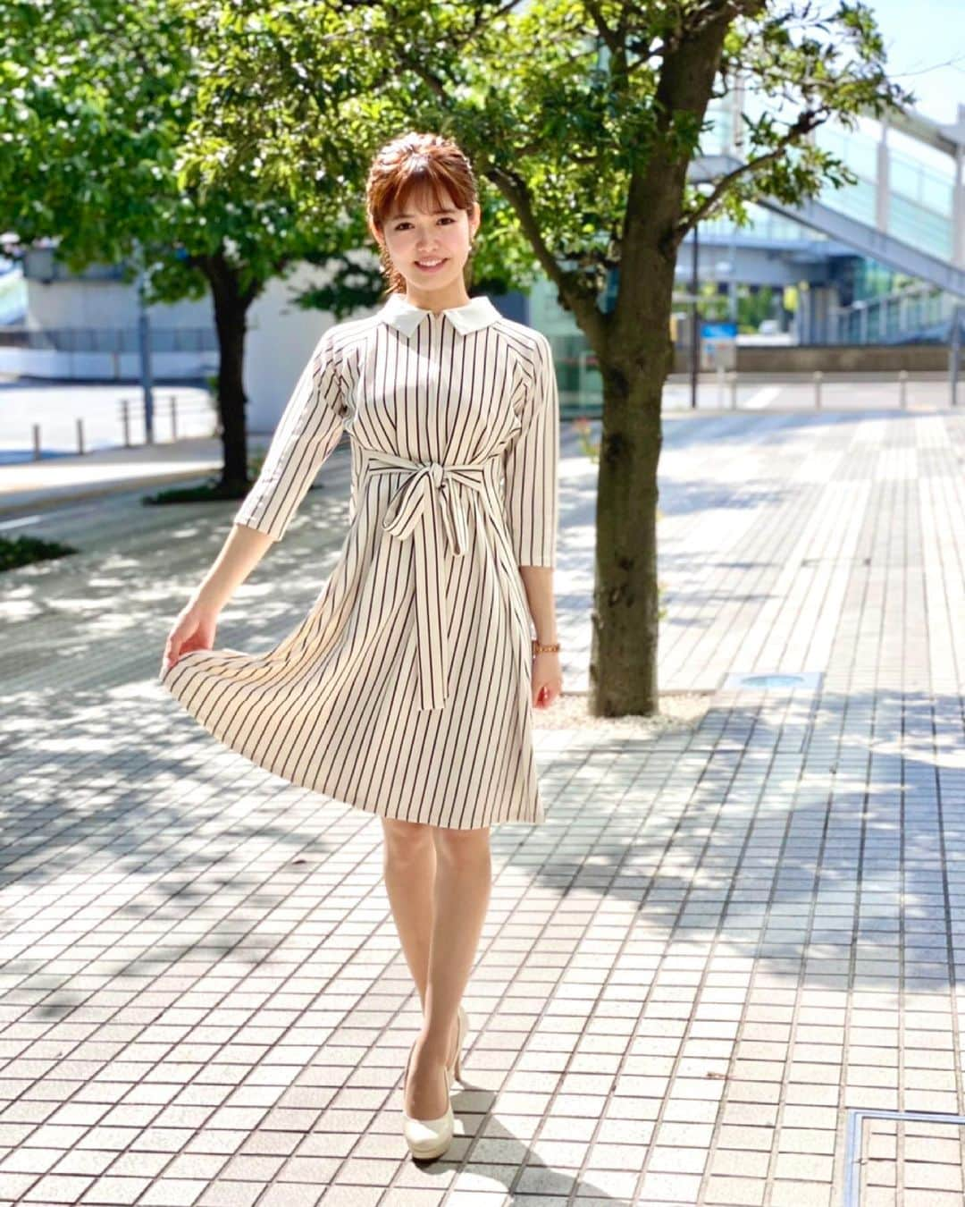 谷尻萌さんのインスタグラム写真 - (谷尻萌Instagram)「こんばんは♪ 萌やで😍 今日もお疲れさん✨  今日はどんな一日でした？☺️ 黄砂が飛んできて大変ですよね🥲 私は、お肌が弱いので今日はお洗濯物は外干ししーひんかったよん👌 お車にもうっすら積もってしまっているかもしれんなあ😭🚗  明日も気温上昇するから急な暑さにきーつけて過ごしてな☺️水分補給しっかりしてや♥️  今日のインスタライブですが、音声トラブルで何度も繋ぎなおしてごめんなさい🙏 来週はちゃんと繋げるようにしておきます🌸💕  ほなおやすみ💤 いい夢見てね〜💐」5月8日 22時38分 - tanijiri_moe