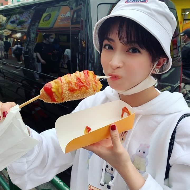 松口侑生菜のインスタグラム：「チーズハッドグ🧀  #伸びるチーズ#チーズ#グルメ#新大久保#東京#韓国#シルバニアファミリー」