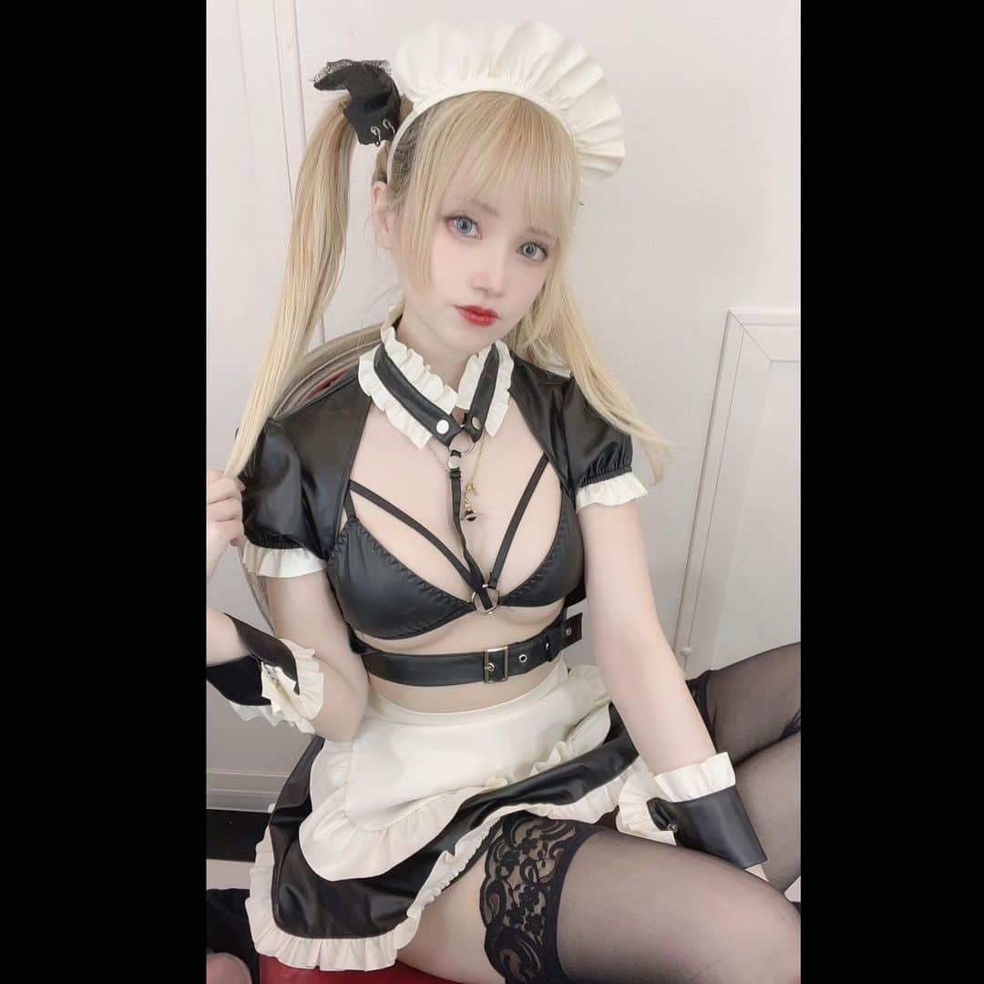 赤木クロのインスタグラム：「メイド   #anime #animegirl #animejapan #animeworld #japan #japanesegirl #日本 #サブカル #漫画 #comic #cos #cosplay #cosplayer #cosplaygirl #cosplayers #コスプレ #コスプレイヤー  #gravure  #lingerie  #일본여자 #코스프레 #그라비아 #角色扮演　#メイド　#メイド服 #maid #maidcosplay」