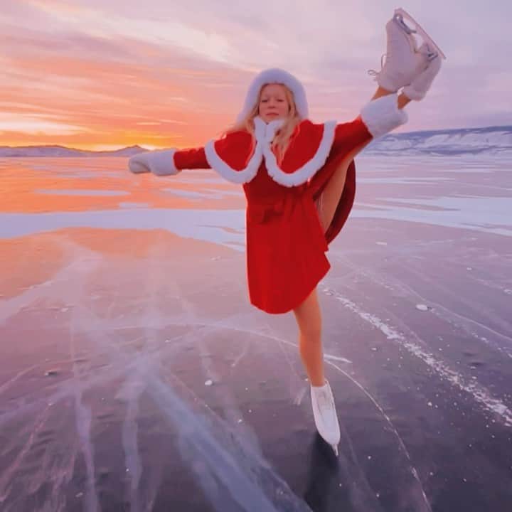 アナスタシヤ・ガルスチャンのインスタグラム：「Little red riding hood on a big Russian Baikal ❤️⛸🌎 📸📷📸 : @hobopeeba  Music : Romantic Inspiration Musician : @rafaelkrux  Licence : https://creativecommons.org/publicdomain/zero/1.0/legalcode  Skates & blades : @johnwilsonblades @edeaskates」