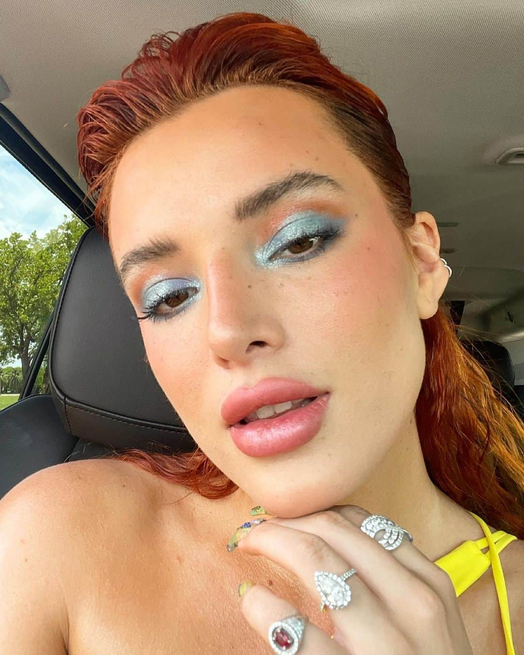 ベラ・ゾーンさんのインスタグラム写真 - (ベラ・ゾーンInstagram)「Getting wet & before getting wet  You choose !!   Comment a 😈4 wet or a 👼🏻 for dry」5月9日 2時41分 - bellathorne