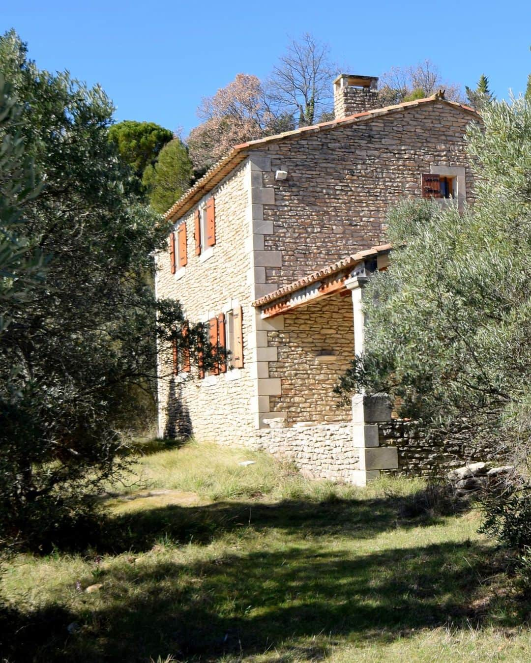 マチルダ・タントットさんのインスタグラム写真 - (マチルダ・タントットInstagram)「Yesterday I became the owner of this Mas Provençal with my twin sister. Owner of a house in my favorite region in the world, Provence, i’m the happiest girl in this world. Work will begin soon to make this villa the villa of our dreams. 🌻🫒」5月9日 2時55分 - mathildtantot