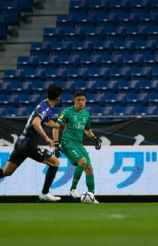 チョン・ソンリョンのインスタグラム：「+3point 계속 みんなで継続 가야돼 가야돼~! @kawasaki_frontale  #🐬💙⚽️💪 #precoverygkgloves  #asicsjapan  @jleaguejp  @jleagueintl @c2_jungkyuy」