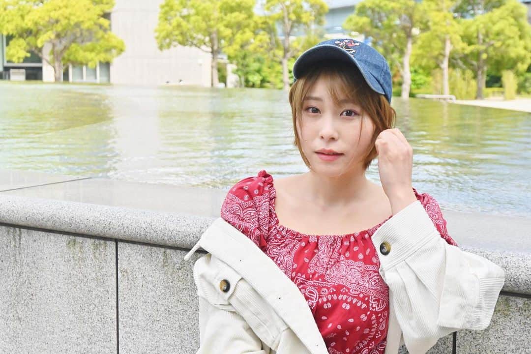 塚田綾佳のインスタグラム：「今日は暑いから 水浴びしよ(∩ˊᵕˋ∩)･*💧 ・ ・ #彼女とデートなうに使っていいよ #SNS用レンタル彼女  #ぽん散歩　#お台場 #odaiba #東京テレコムセンター #portrait  #あやぽんコーデ #155cmコーデ #Sサイズモデル #Sサイズコーデ #ユーディロイ  #インスタグラビア #girl #ショートカット女子 #泳衣系列 #model  #shooting #셀카 #미소녀 #일본인 #非常好 #摄影 #塚田綾佳」