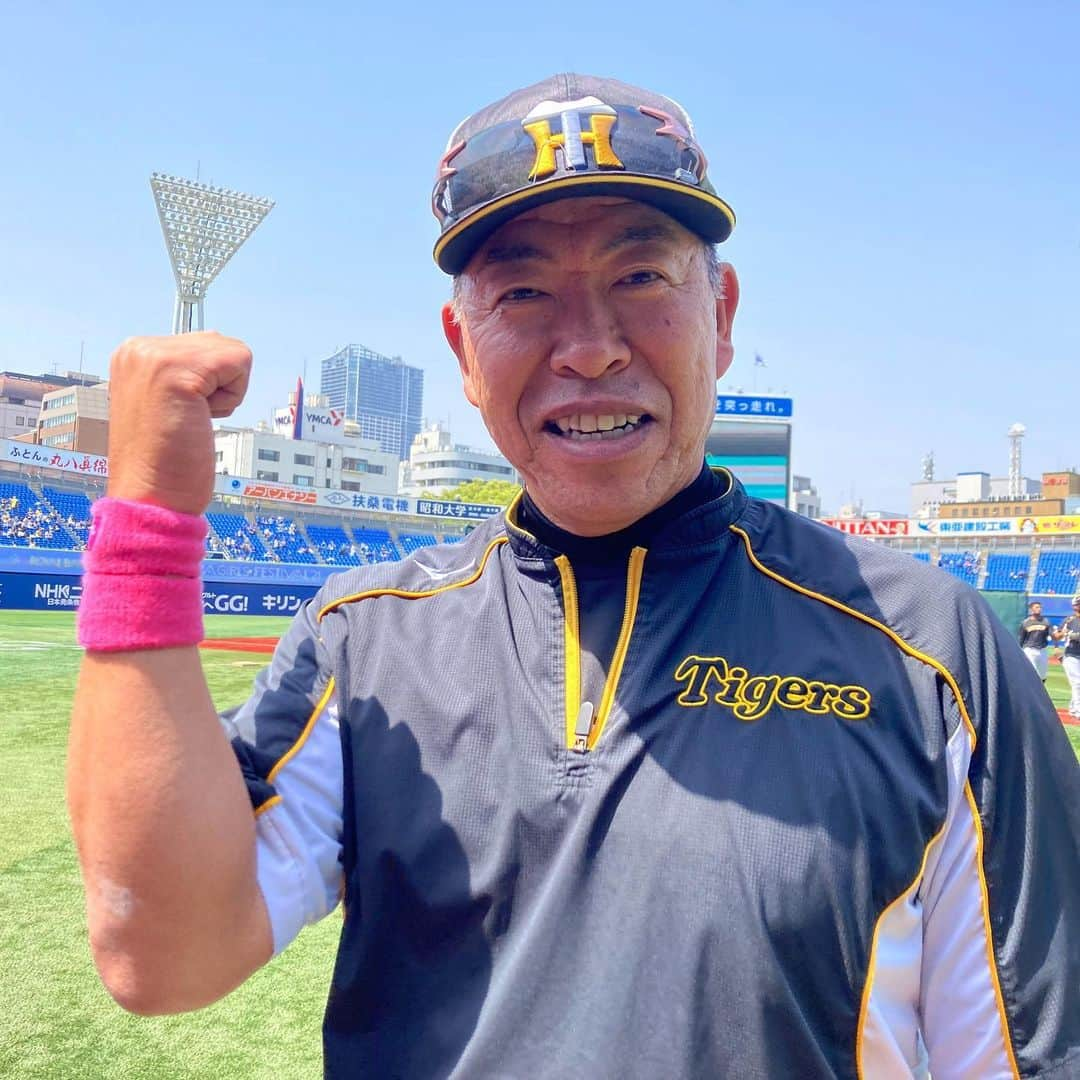 阪神タイガースさんのインスタグラム写真 - (阪神タイガースInstagram)「母の日仕様の選手たちPart2をお届けします！ #メルロハスjr 選手 #ジェリーサンズ 選手 #ジェフリーマルテ 選手 #糸井嘉男 選手 #井上一樹ヘッドコーチ  #熊谷敬宥 選手 #原口文仁 選手 #坂本誠志郎 選手 #梅野隆太郎 選手 #阪神タイガース #挑超頂  #母の日 #happymothersday」5月9日 13時39分 - hanshintigers_official