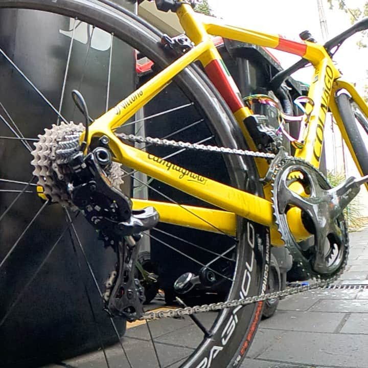 土井雪広のインスタグラム：「最近は毎日雨に降られ毎日洗車。  #mucoff #colnago #v3rs #campagnolo」