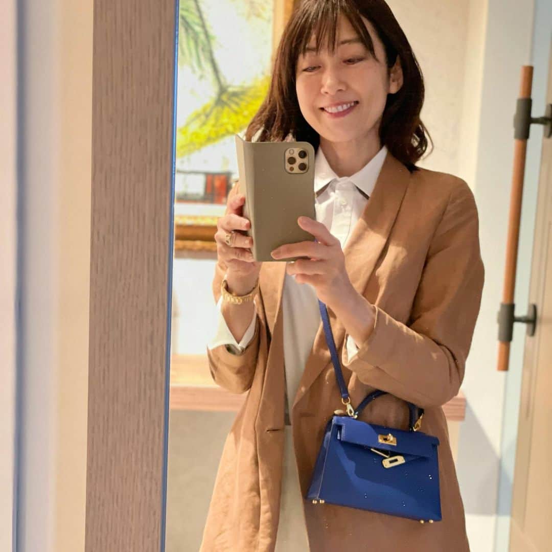 草間淑江さんのインスタグラム写真 - (草間淑江Instagram)「皆さまおはようございます！  5月9日の朝は、フルーツのせヨーグルト✨  昨夜脂っこいもの食べてしまいました💦  今朝はこんな感じでちょうどよい👍  ご馳走様でした☺️🙏  母の日ですね❣️  朝一でさっくり会いに行ってきます。  皆さま素敵な１日をお過ごし下さい🌹  #母の日#ありがとう#フルーツのせヨーグルト#今朝は少なめ#ご馳走様でした🙏🏻💕」5月9日 8時09分 - yoshie_kusama