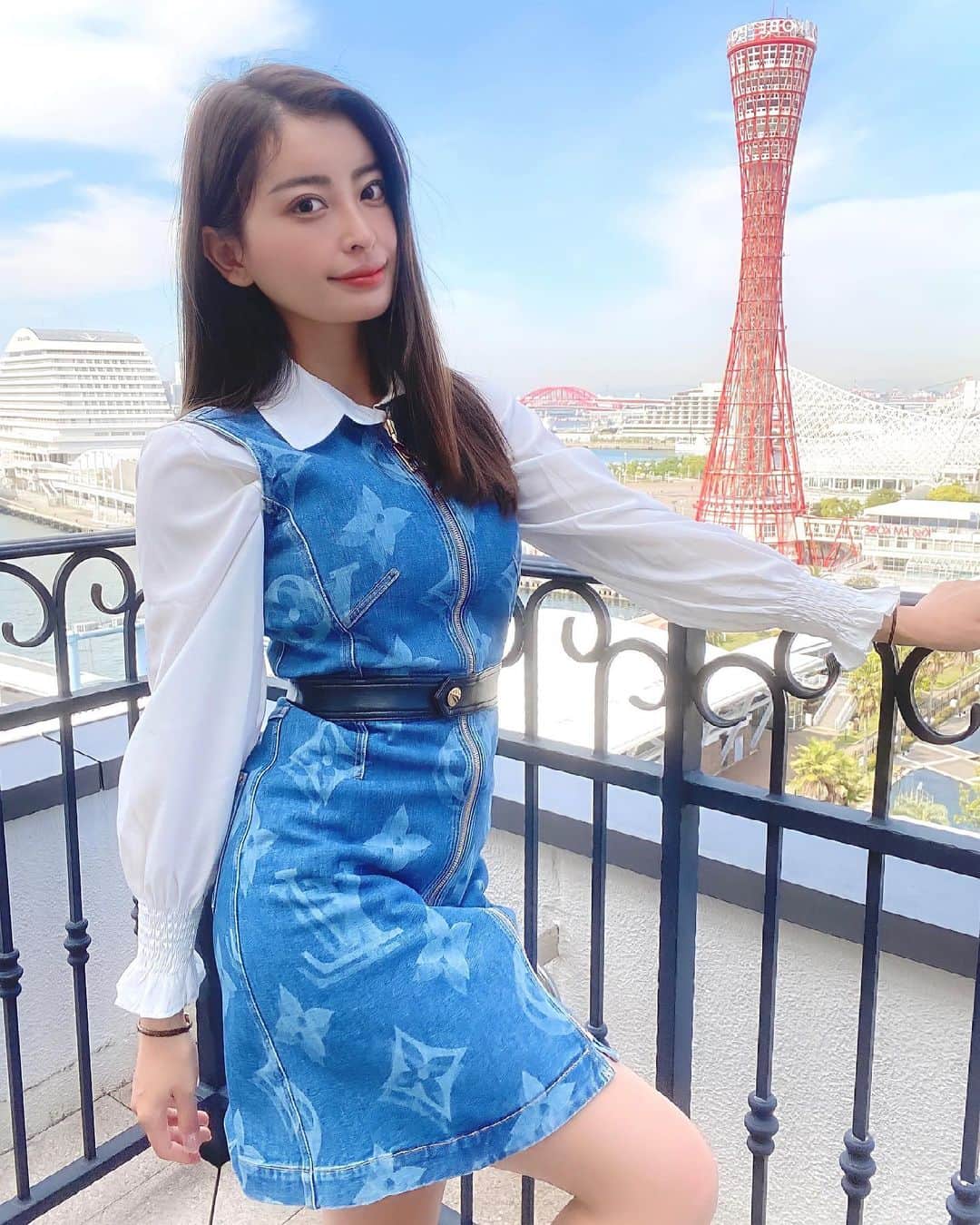 MIKAKOのインスタグラム：「Good morning🌼  今天是个好天气🌞  #asiangirl#kobe#japanese#ootd#fashion#daily#photo#写真#ファッション#ルイヴィトン#神戸#얼스타그램#셀스타그램#패션#패션스타그램#오오티디#호텔#핫플#여행일기#我的最愛#紀錄#照片#写真偶像」