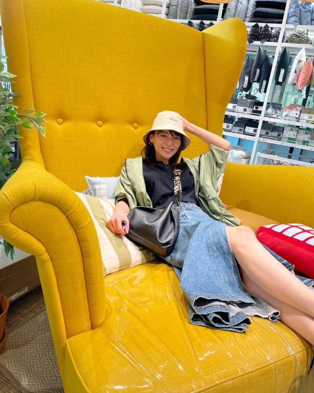 伊藤しほ乃のインスタグラム：「イス大きかったなぁ。🤣  #ikea」