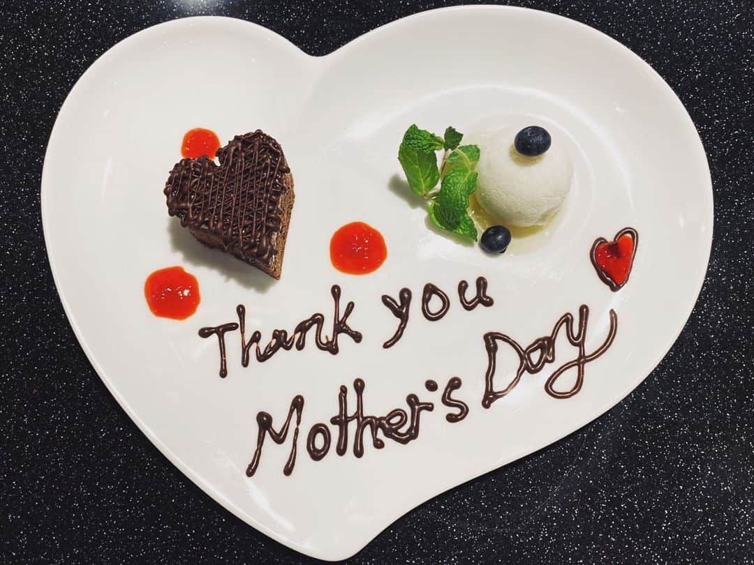 浅本美加のインスタグラム：「ღ  Thank you always mother  #happymothersday#thanks#❤︎」