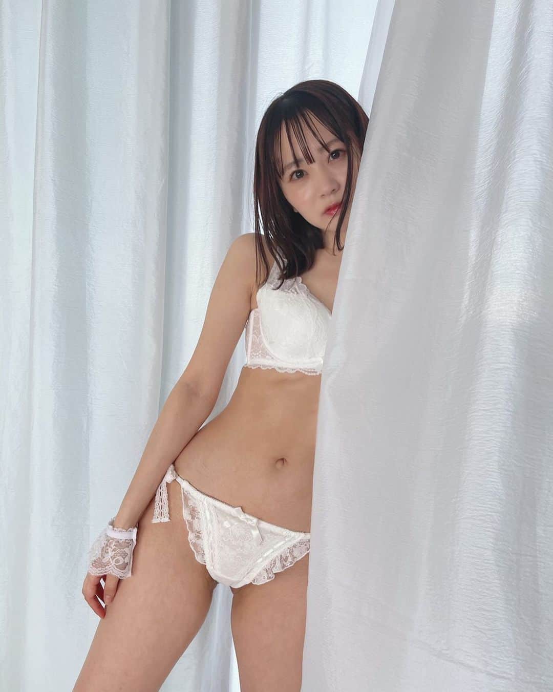 浜田翔子さんのインスタグラム写真 - (浜田翔子Instagram)「🤍🤍🤍 最近はもりもり食べてめちゃくちゃ寝てる。 そろそろ体重を計らないとだけど体重計アプリも一年更新してない🤣 みんな毎日はかってますか？」5月9日 12時28分 - shoko_hamada