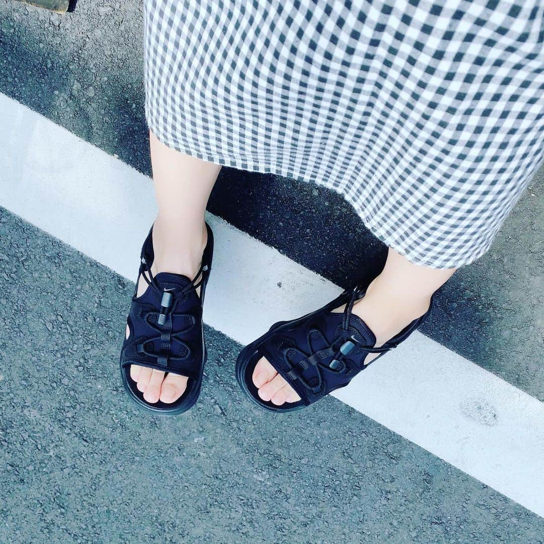 近藤みきさんのインスタグラム写真 - (近藤みきInstagram)「エアマックスココ ゲットしたんだけど 他完売ばっかやったのになぜか売ってて、即決したけどホンモノかなぁ…ってなってる。笑   かわいいからいいかぁ😂  #airmaxcoco #かわいい」5月9日 12時40分 - miki.kondo930