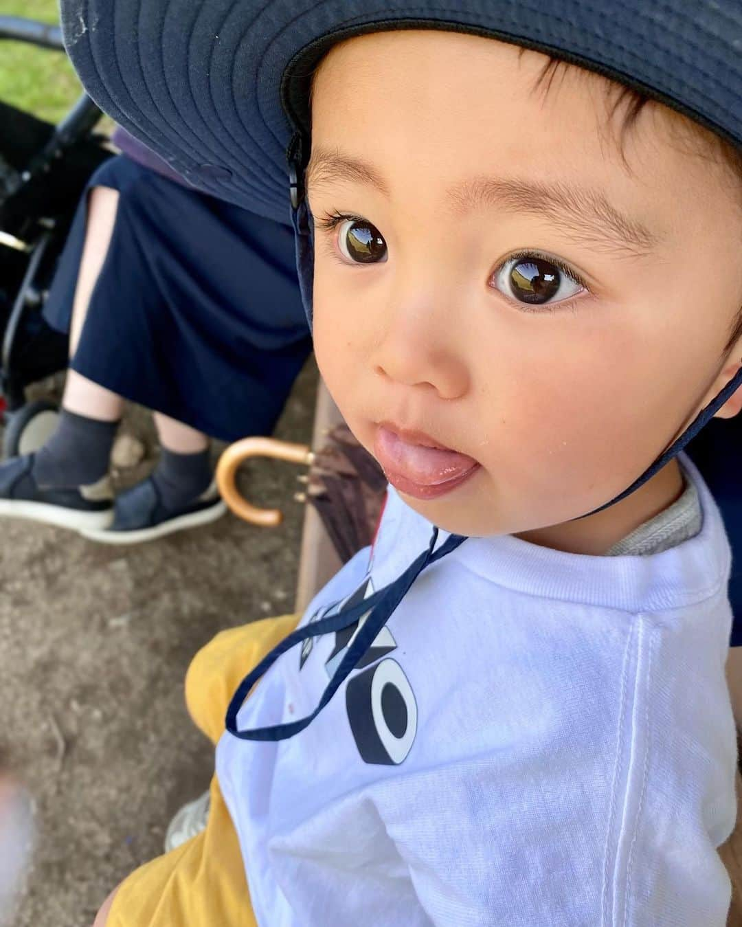 Ayaさんのインスタグラム写真 - (AyaInstagram)「今日で1歳9ヶ月になったよ👦🏻❤️ もう時期2歳🎂はやいねぇ。😢 . 最近はまた5時半起きで、 もう少し寝てほしいのが本音。笑 . 今日も誰よりも一日中 元気に走り回って、 ずっと何か喋ってたなぁ😂🤣 じっとしてる時がない！！ 男の子ってほんまに 体力がすごい💪負けそう。 もうすぐ負けるわ。笑 . これからもすくすく育ってね💓 今日は上下で 1500円くらいのコーデ😇👖w #1歳男の子  #1歳9ヶ月  #男の子ベビー  #男の子コーデ  #gapベビー  #uniqloベビー  #イヤイヤ期」5月9日 23時41分 - aya__fit