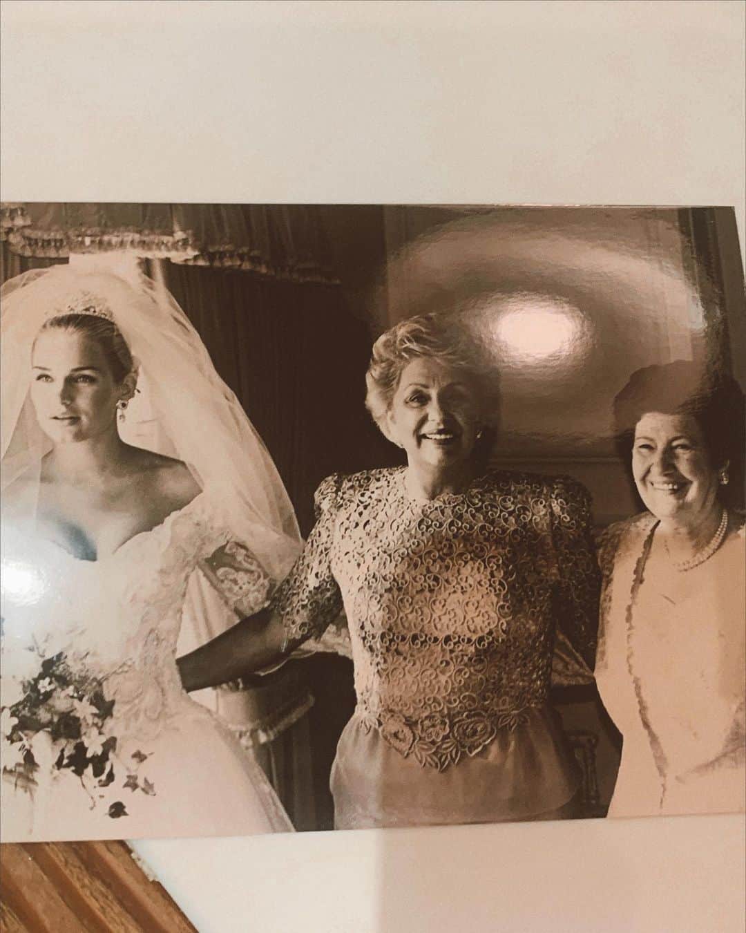 ジジ・ハディッドのインスタグラム：「Life ! Miracles! MOTHERS!  Cheers to our angels above & to you @yolanda.hadid, the most inspiring mama and best Oma we could ever ask for! We love you more than words. Eternally grateful 🌷」