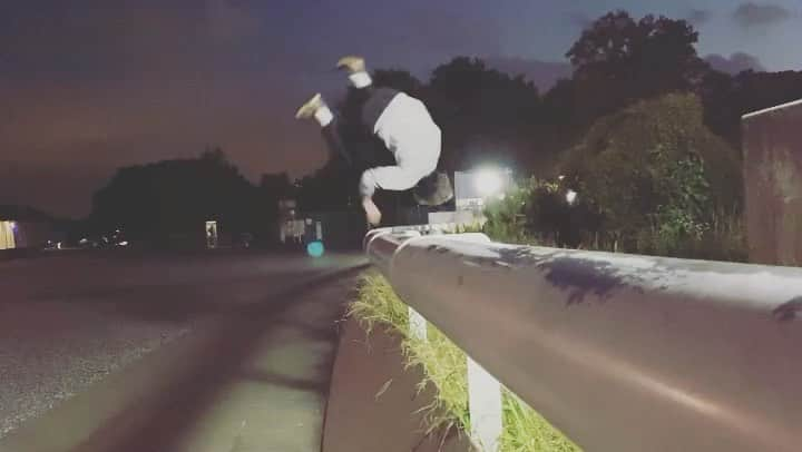 才川コージのインスタグラム：「効率良く柵を乗り越える方法。  #parkour #パルクール」