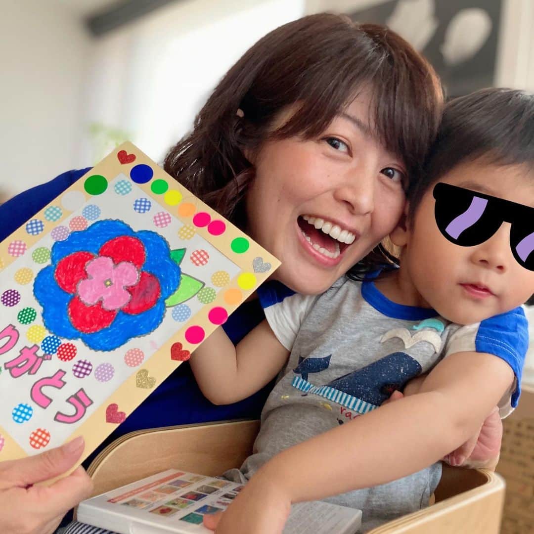 森麻季さんのインスタグラム写真 - (森麻季Instagram)「母の日💐  ヘアカットしました  お教室で作った作品、『◯◯、ママだいすきだから　ハートのシールもつけたの』  どこで覚えたんだ〜そういうセリフ😭でもママは超嬉しい  #happymothersday  #母の日  #男の子ママ  #3歳」5月9日 22時31分 - maki.mori_m