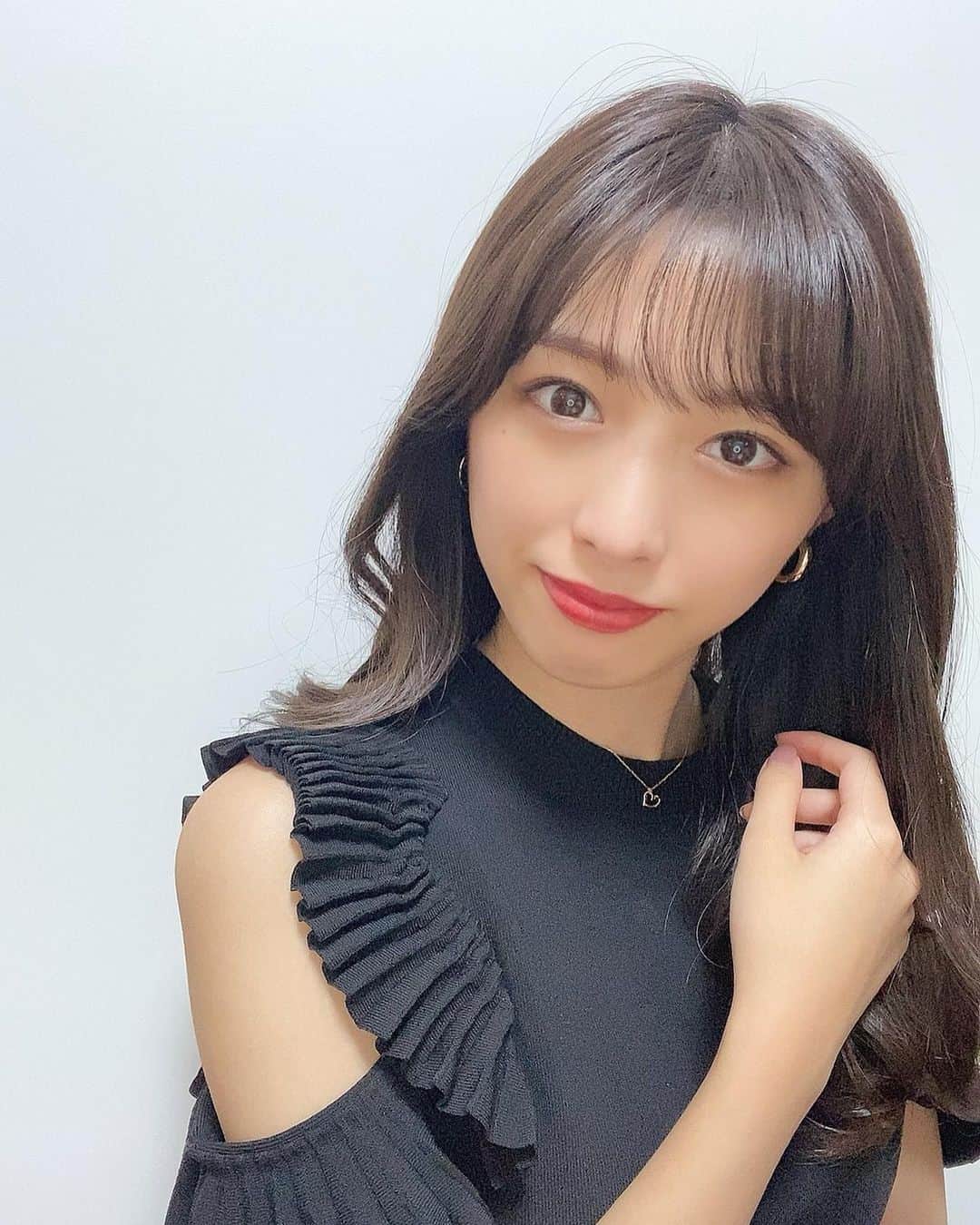 のインスタグラム：「マスクの肌荒れで赤みが 気になったので肌改善へ🌱  乾燥肌なので芯からしっかり潤うように乳酸菌ピーリングをしてもらい、もちもち肌になりました😌  パックしてもらってる間も沢山お話できて楽しかったな😚💓  #アンリミット#クリスティーナ#ハーブピーリング#カーボキシー#ハリウッドブロウリフト#血流からアプローチ #肌ケア  #肌改善」