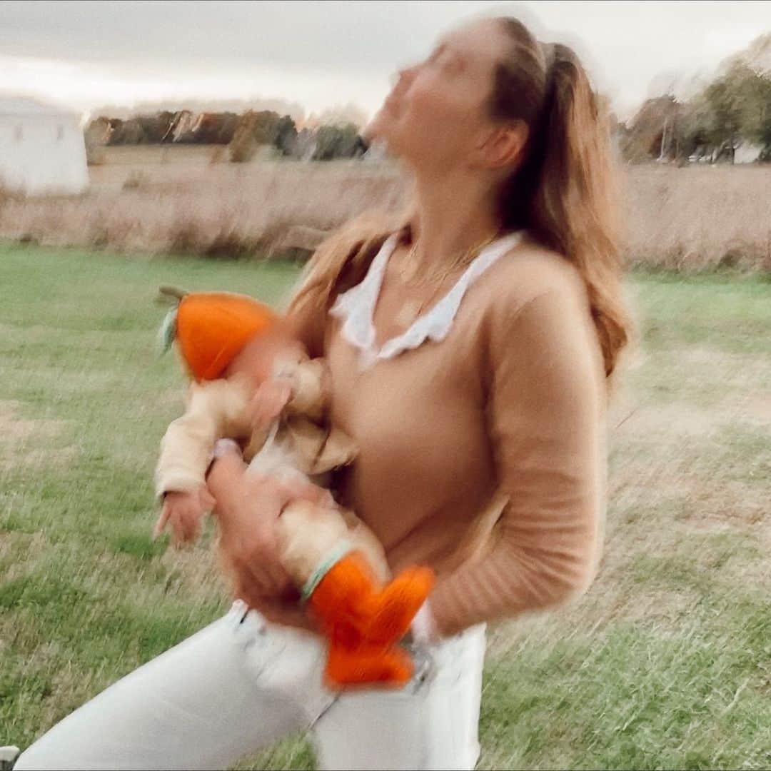 ジジ・ハディッドのインスタグラム：「The rumors are true: my best friend, purpose, muse, greatest pride & joy! I feel so lucky and inspired bein your mama, my Khai !! An old soul full of sunshine, you light up everyone’s days! Thank you 🧡 thank you 💛 thank you 💕」