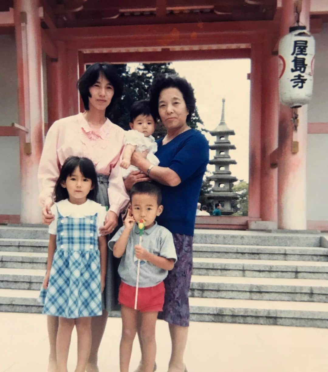 咲希あかねのインスタグラム：「#mothersday  いつもありがとう。  いつも近くで見守ってくれる母… いつも空から見守ってくれる母の母… そんな尊敬する2人みたいに わたしもなりたいな。」