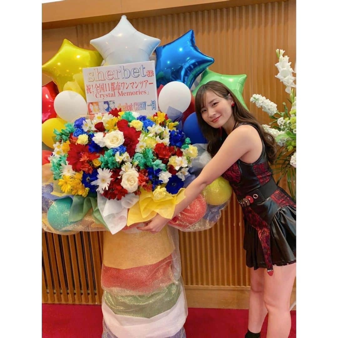 清瀬汐希さんのインスタグラム写真 - (清瀬汐希Instagram)「. . 遅れましたが、、、  昨日はsherbet全国11都市ワンマンツアー 新宿文化センターで行われた 初日の東京公演にお越しいただいたみなさん、 配信でみてくださったみなさん ありがとうございました‼︎🙏🏻✨  ほんとに改めて こんなに大きな会場で、ステージで 豪華なセットを組んでいただき そこにお客様をいれて立てたこと  各スタッフのみなさんと運営のみなさんと 支えてくれたファンの皆様のおかげです‼︎ 本当に本当にありがとうございました😢✨  新曲や新衣装、ベッドセットやイヤモニ 全てが初めてなことばかりで、 公演前は緊張で胸のドキドキが 止まりませんでした💦  でもBNWで出てきて 顔を上げた瞬間に、たくさんの観客の みなさんとサイリウムに囲まれた会場をみて もうワクワクが止まりませんでした❣️  １年越しのツアースタート。 去年は公演の３日前に無観客での開催を告げられ ツアーは中止になってしまいました。 今回も、緊急事態宣言が出てしまい もしかしたらできないかもって 毎日不安だらけだったけど 万全の対策をして通常通り開催することができて 本当に良かったです✨  こういうご時世で来られなかった方も多かったと思います。 来てくれた方の中にも迷いながらも 来てくれたかたがいたと思います。  地方から来てくれたみなさん、 関係者や友人のみなさまも 感染対策のご協力と ライブを盛り上げてくださり ありがとうございました☺️‼︎✨  お花もたくさんのメディアさんや 事務所さん、そしてcrewのみんな！ ありがとうございます‼︎💐✨ 記事にしてくださったメディアさんも ありがとうございます！  でもまだスタート地点！ ここから残り10都市＋Finalも よろしくお願いします‼️✨ みんなついて来てくれたら嬉しいです！✨ . . .  🍧sherbet全国ツアー🗾✨  http://sherbet.love/tours/  🔸5月8日(土) 東京／新宿  　　　　　@新宿文化センター 大ホール 　　　　　15:30〜(物販 18:00〜21:00)  🔸6月5日(土) 愛知／名古屋 　　　　　@名古屋JAMMIN' 　　　　　16:00〜(物販 18:00〜20:00)  🔸6月13日(日) 宮城／仙台 　　　　　@仙台darwin 　　　　　14:00〜(物販 16:00〜18:00)  🔸7月3日(土) 広島／広島 　　　　　@広島YMCA国際文化センター 　　　　　時間未定  🔸7月11日(日) 北海道／札幌 　　　　　@PIGSTY 　　　　　14:00〜(物販 16:00〜18:00)  🔸 7月25日(日) 岐阜／岐阜   @岐阜club G   14:00〜(物販 16:00〜18:00)  🔸7月31日(土) 長崎／長崎 　　　　　@NBCビデオホール 　　　　　14:00〜(物販 16:00〜18:00)  🔸8月1日(日) 福岡／博多 　　　　　@福岡Queblick 　　　　　14:00〜(物販 16:00〜18:00)  🔸8月7日(土) 滋賀／大津 　　　　　@滋賀U✩STONE 　　　　　14:00〜(物販 16:00〜18:00)  🔸8月21日(土) 大阪／大阪 　　　　　@ESAKA MUSE 　　　　　15:00〜(物販 17:00〜19:00)  🔸9月4日(土) 神奈川／川崎 　　　　　@川崎Serbian Night 　　　　　14:00〜(物販 16:00〜18:00)  🔸○月○日(○) Final ※後日公開  --------お得なチケットのご案内-------- 💛ゴールドパス💛 ¥25,000 (50枚限定 ネット販売のみ) ・ファイナルを除く11公演フリーパス！ ・最優先入場！ ・各会場にて来場特典あり！ ・東京公演のライブDVDプレゼント！  🤍シルバーパス🤍 ¥15,000 (50枚限定 ネット販売のみ) ・ファイナルを除く11公演フリーパス！ ・優先入場！」5月9日 23時26分 - yuki_kiyose_