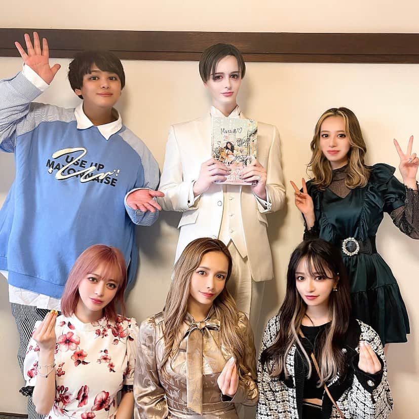 ありしゃんのインスタグラム：「Kis-My-Ft2の千賀さんのMVに出演させて頂きました🥺ྀི 本日21時〜avexのチャンネルでダンスver.の動画も公開されます！ (死ぬほど練習しました)  素敵な作品に関わらせて頂きありがとうございました🥲 はいな！！！！！！  #全員matt加工」