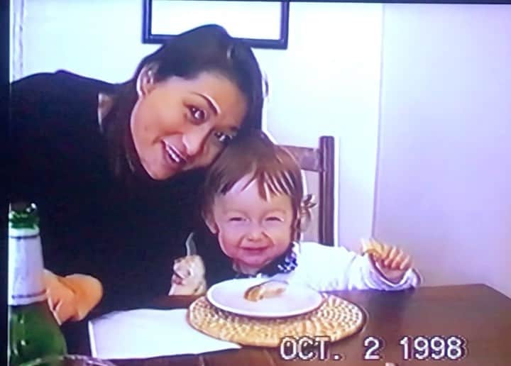 アシュリーのインスタグラム：「Happy Mother’s Day to the greatest mom I could ever have asked for💕 You are the most caring and loving person I know. And you never give up no matter what happens. Thank you for bringing me into this world and being there for me every day. I feel so happy and proud to be your daughter. You are my greatest role model👩‍👧💗 love you mama😘」