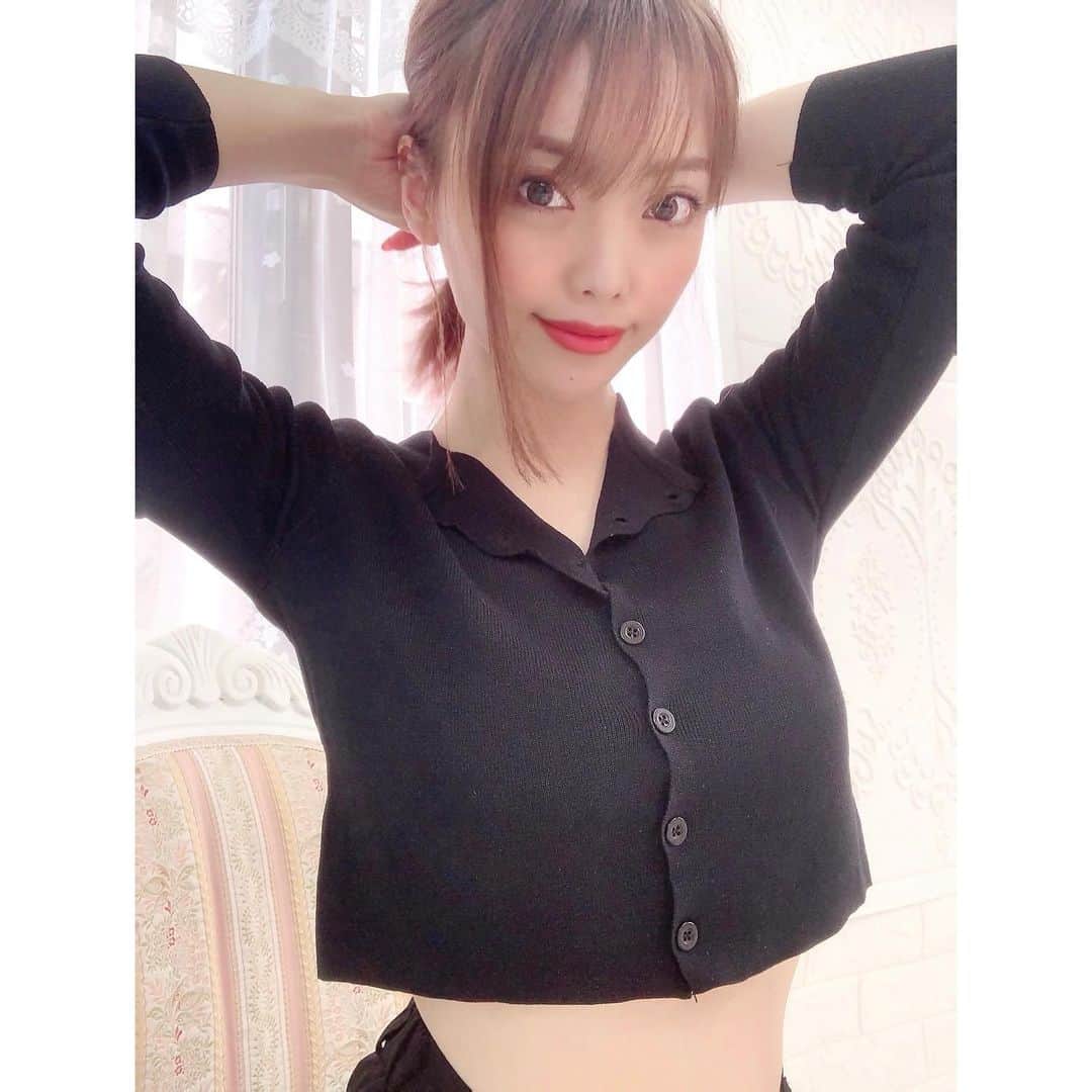 のインスタグラム：「短い方がいいって言われるけど 伸ばしたい欲求🥸  どっちもいいかなぁ😲 #うっせぇわ  #japanesegirl #gravure #sexy #asiansexy  #asiangirls #大胸 #下着 #sexyhot #selfie #girlsday #内衣 #粉我 #portrait #泳衣 #日本」