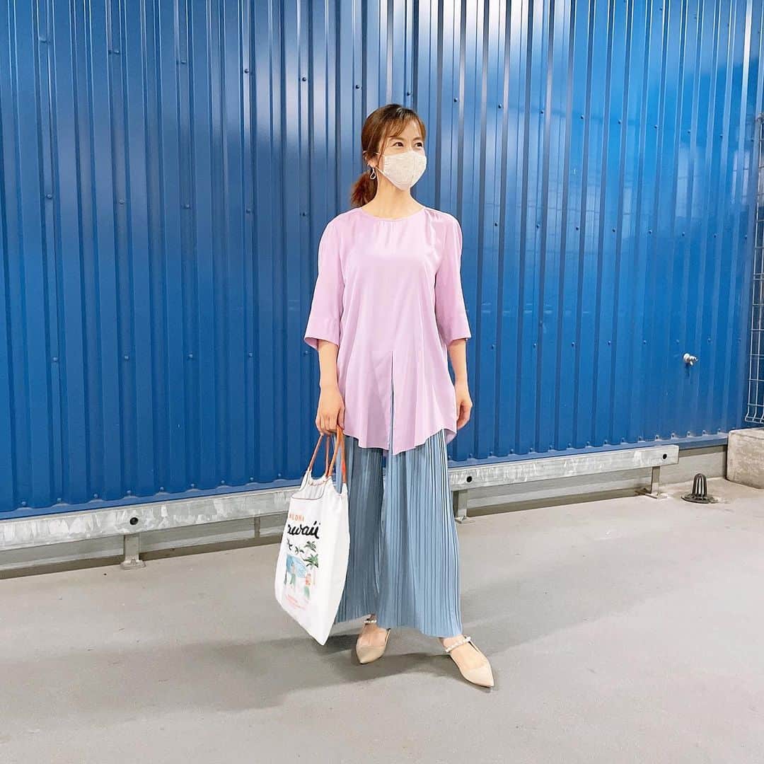 神戸蘭子さんのインスタグラム写真 - (神戸蘭子Instagram)「キレイなピンクのお洋服✨ トップスもバッグも tcs _aoyamaにて。  子供達は。 なぜか抱き合いながら、おトイレ中🚽  #いつかのコーデ  #いつかの写真  #ママライフ　#2人育児  #男の子ママ」5月9日 17時37分 - ranran0414