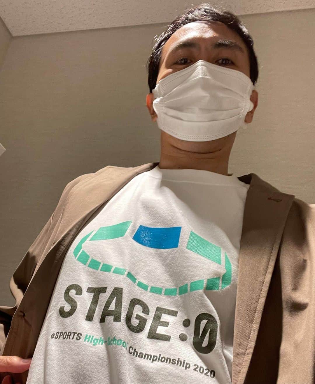 田中卓志さんのインスタグラム写真 - (田中卓志Instagram)「本日18時から、高校生のeスポーツ大会「stage0」の生配信を3時間やります！ リーグオブレジェンド、フォートナイト、 クラロワ をプレイしながら、stage 0の魅力を伝えますので観てください！！ YouTubeで「出ようよstage0」で検索！！ 僕もちょっとゲームをプレイします！！ #アンガールズ #stage0 #eyes #きおきお #焼き鳥 #茂出木シェフ  #ムラムラタムラ」5月9日 17時32分 - ungirls_tanaka