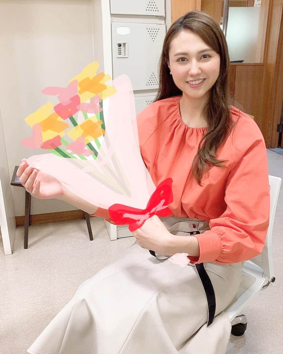 TBS「はやドキ！」さんのインスタグラム写真 - (TBS「はやドキ！」Instagram)「母の日🌹﻿ ﻿ このお花のイラストはあこちゃんが描いたものなんです✨﻿ ﻿ 色鮮やかで金曜メンバーそれぞれに合ったお花の絵ですね！﻿ 写真が届いたとき感動しました🥺﻿ ﻿ ﻿ 皆川﻿ ﻿ ﻿ #母の日﻿ #イラスト﻿ #金井憧れ﻿ #山形純菜﻿ #渡部峻﻿ #アナウンサー﻿ #よなおまほ﻿ #與猶茉穂﻿ #気象予報士﻿ #はやドキ﻿ #tbs」5月9日 17時52分 - tbs_hayadoki