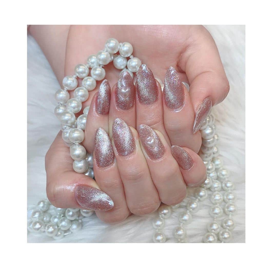 乙白さやかのインスタグラム：「新しいネイル💅  #ネイル #マグネットネイル #可愛い #cute」