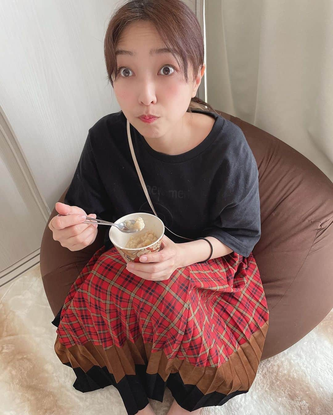 瑛蓮さんのインスタグラム写真 - (瑛蓮Instagram)「平田裕香ちゃんが、バナナの甘いお粥を食べてくれて、幸せです。 幸せホルモン、出ました❣️  #平田裕香 #幸せホルモン」5月9日 18時30分 - elen_official_422